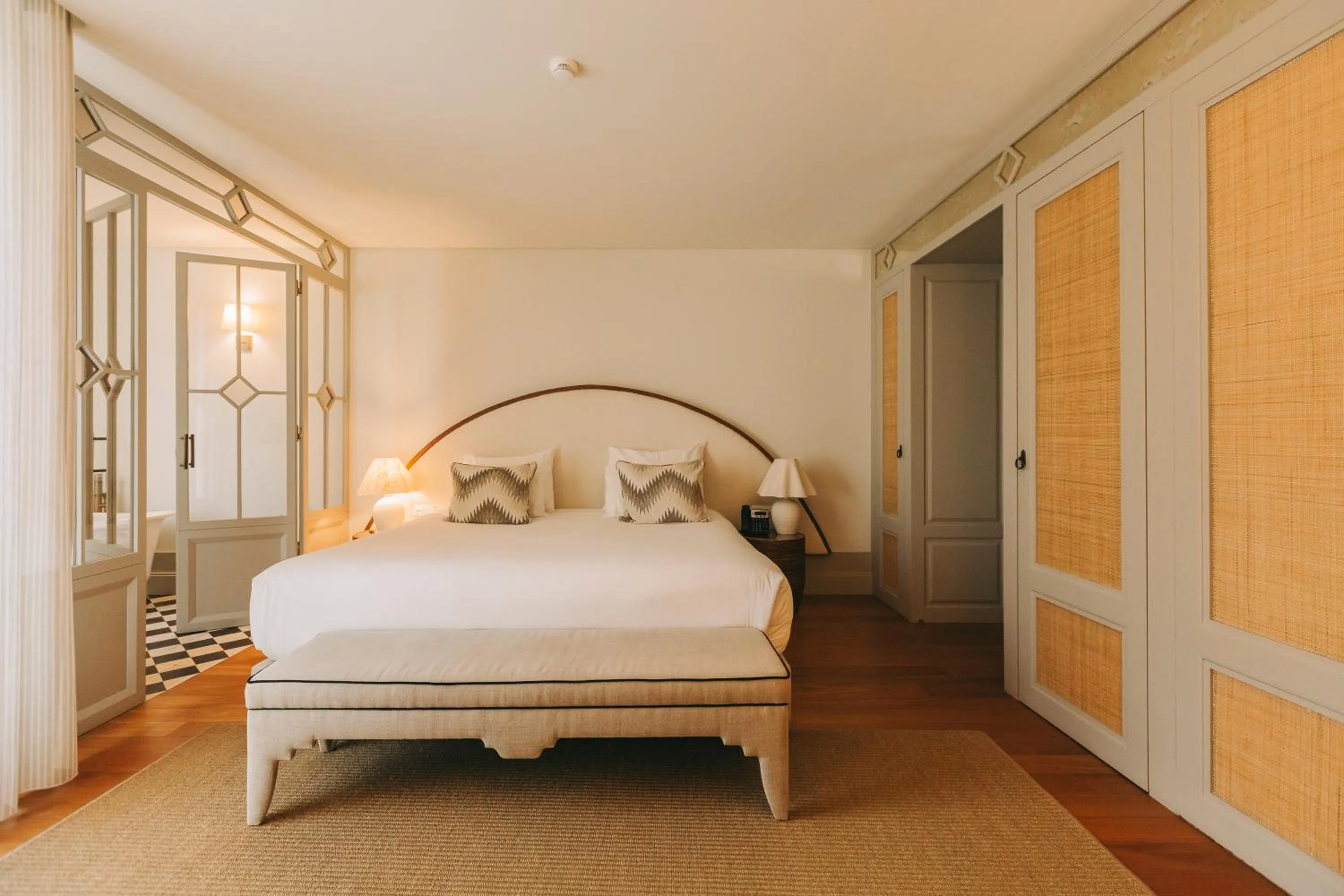 Deluxe with Bathtub and Terrace in Torel Saboaria