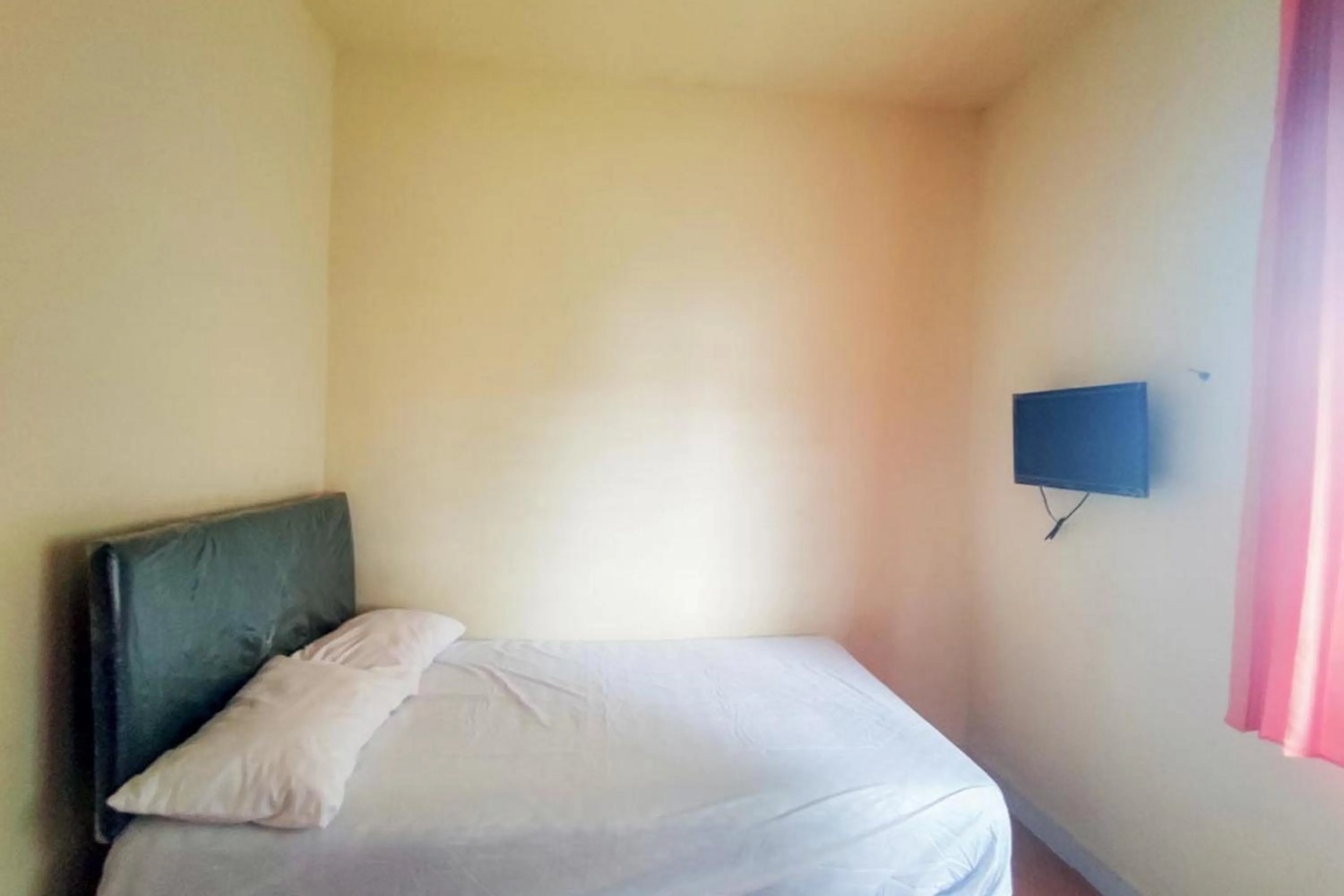 Standard Double Room in Chandra Graha Guesthouse Palu