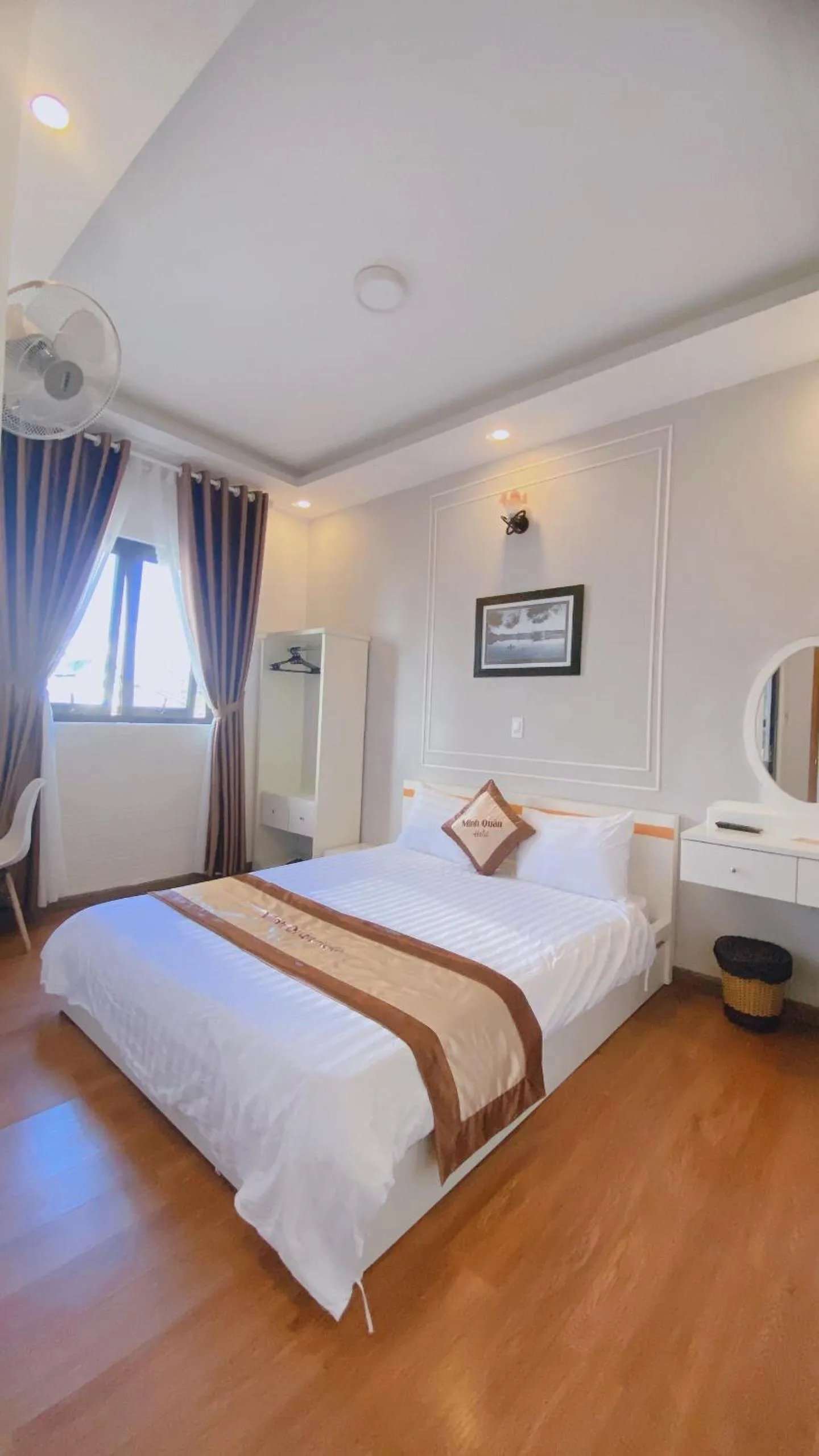 Deluxe Double Room in Minh Quan Hotel