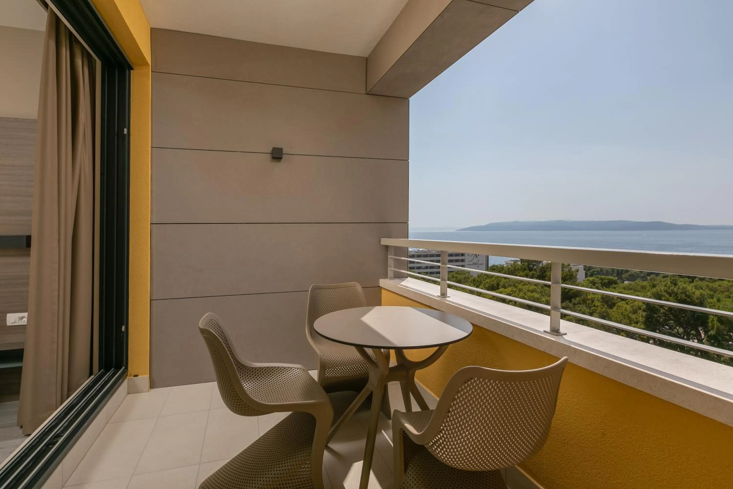 Deluxe Suite with Sea View in Hotel Antonio