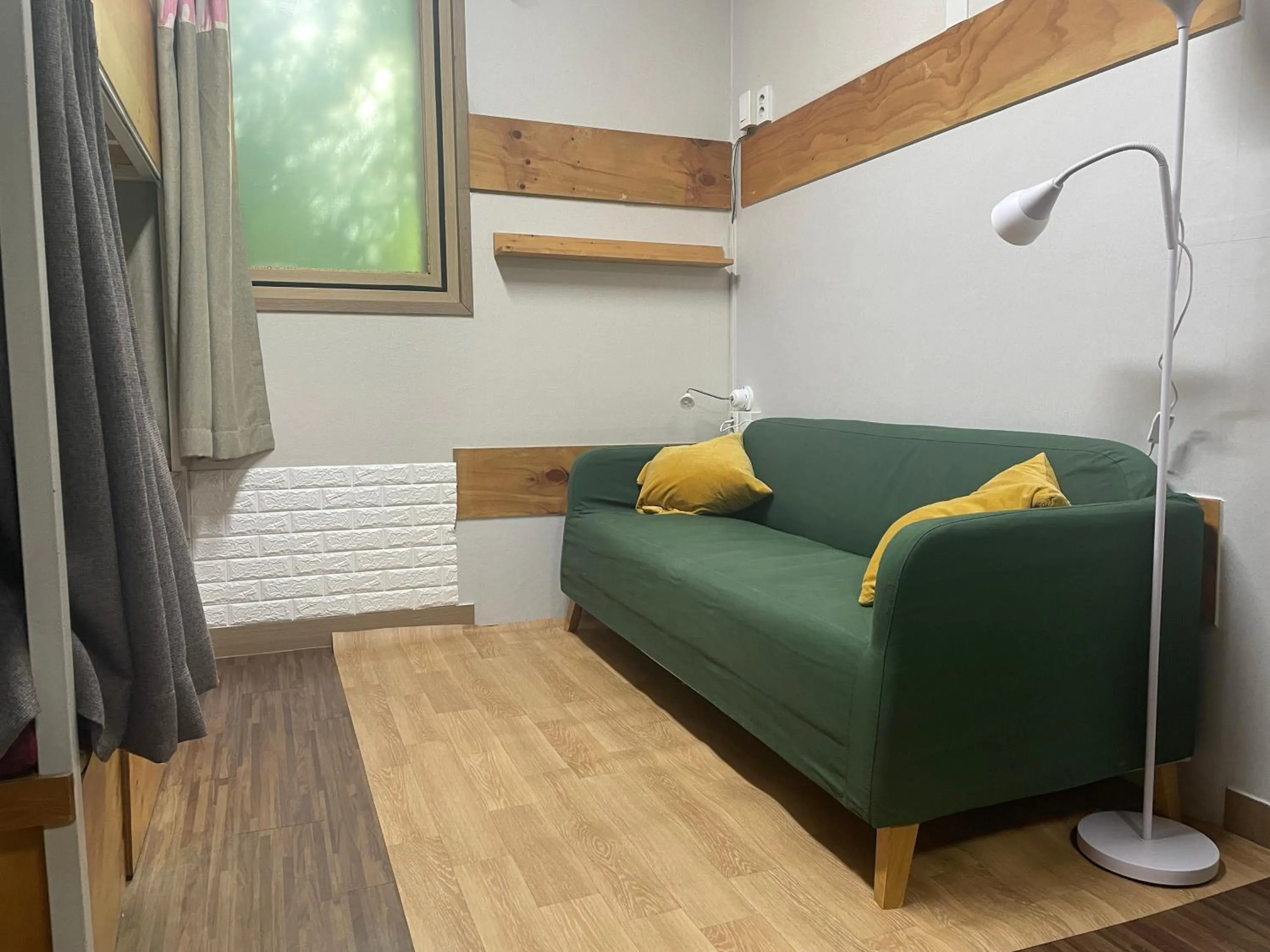 Family Room with Shared Bathroom in UWA Guesthouse