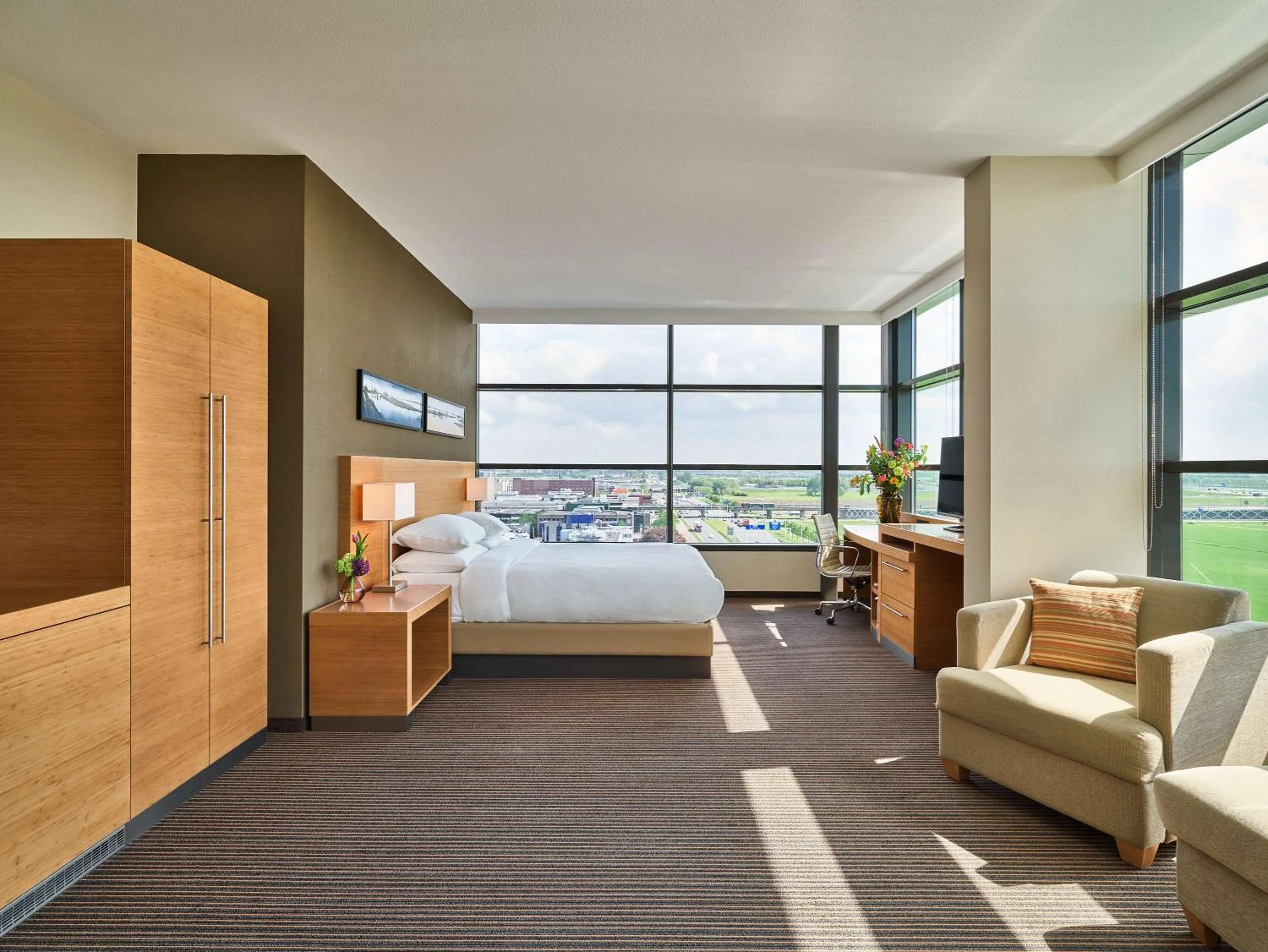 Large King Room in Hyatt Place Amsterdam Airport