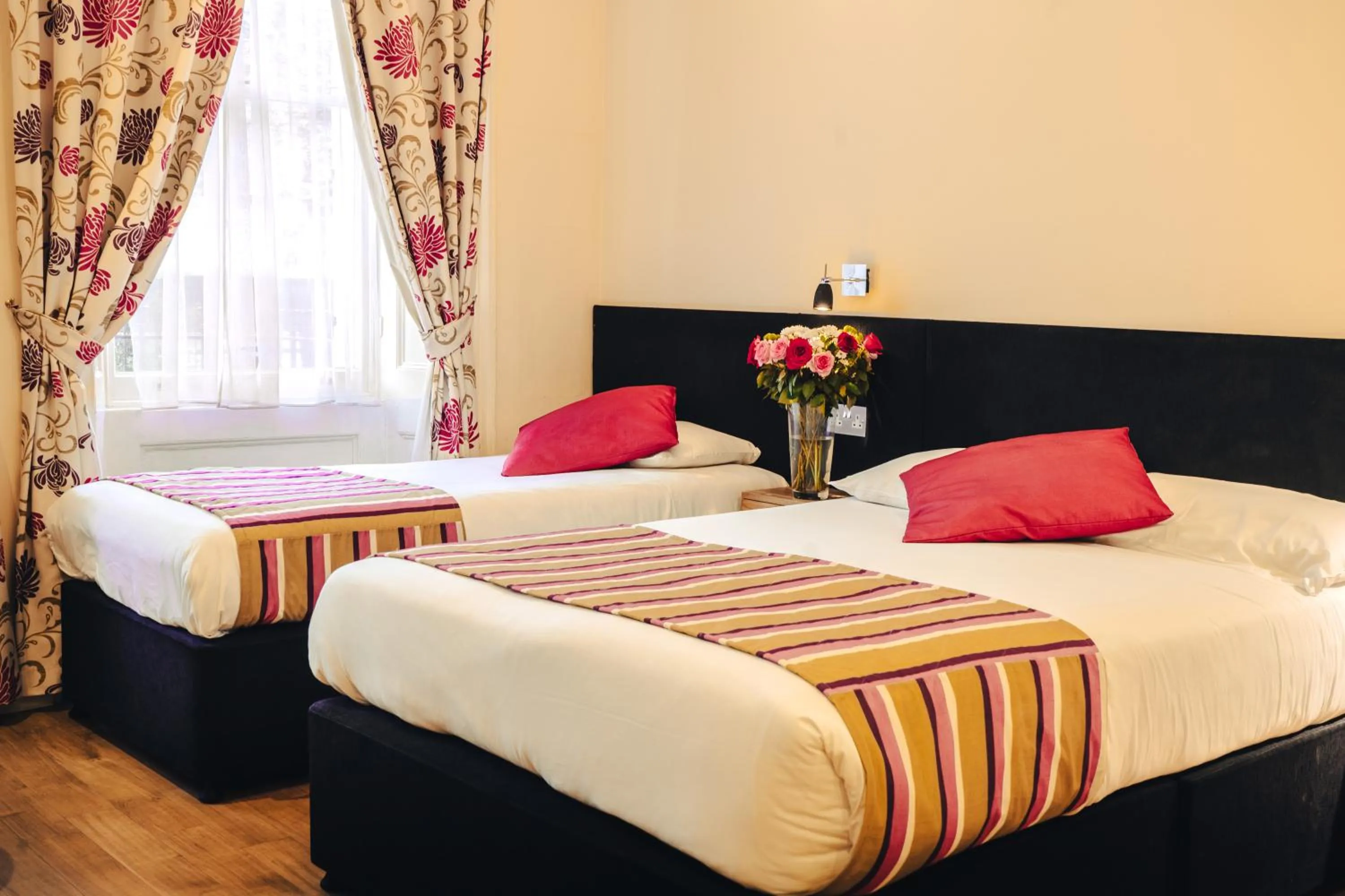 Twin Room with Private Bathroom in Athena Hotel