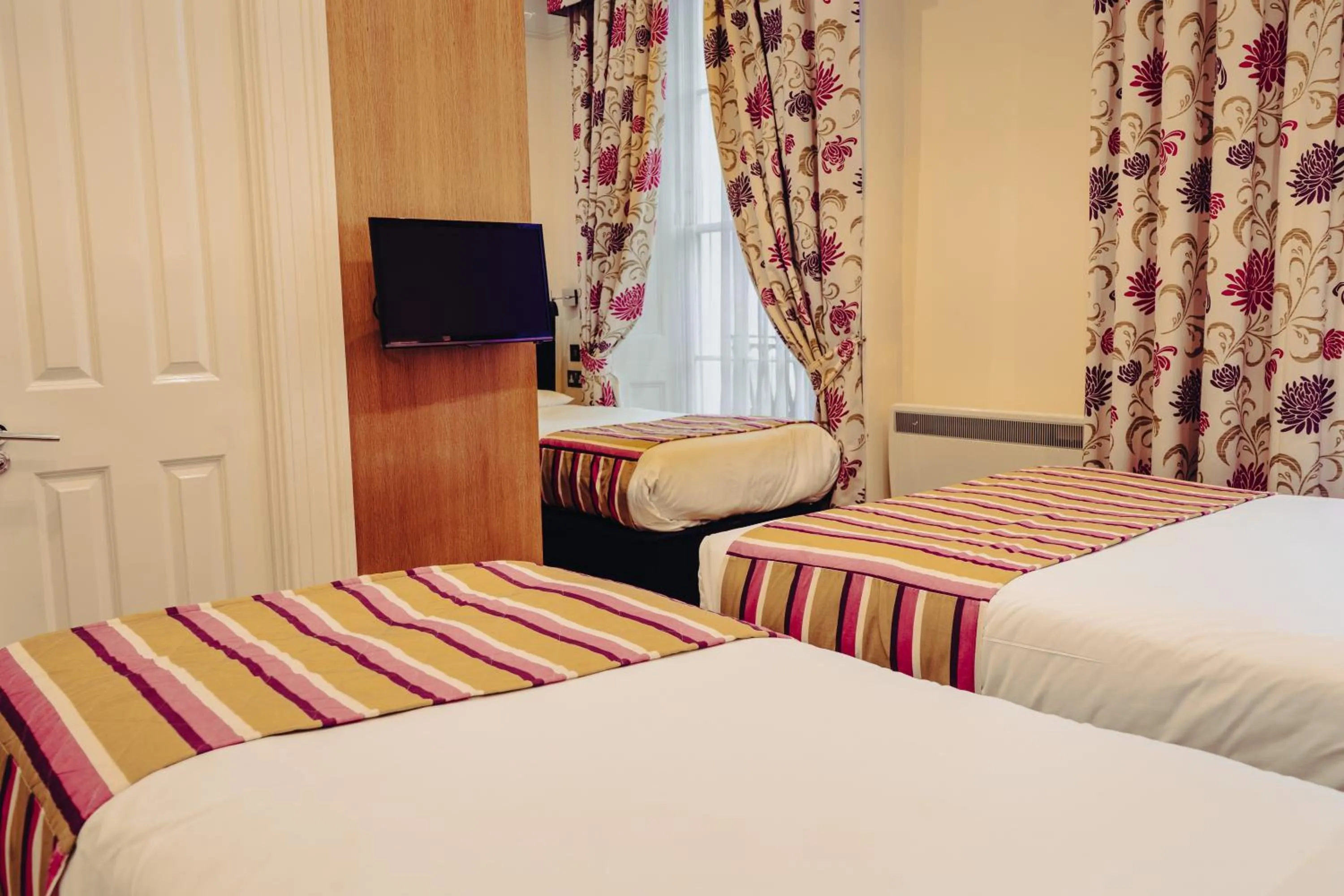 Quadruple Room with Private Bathroom in Athena Hotel