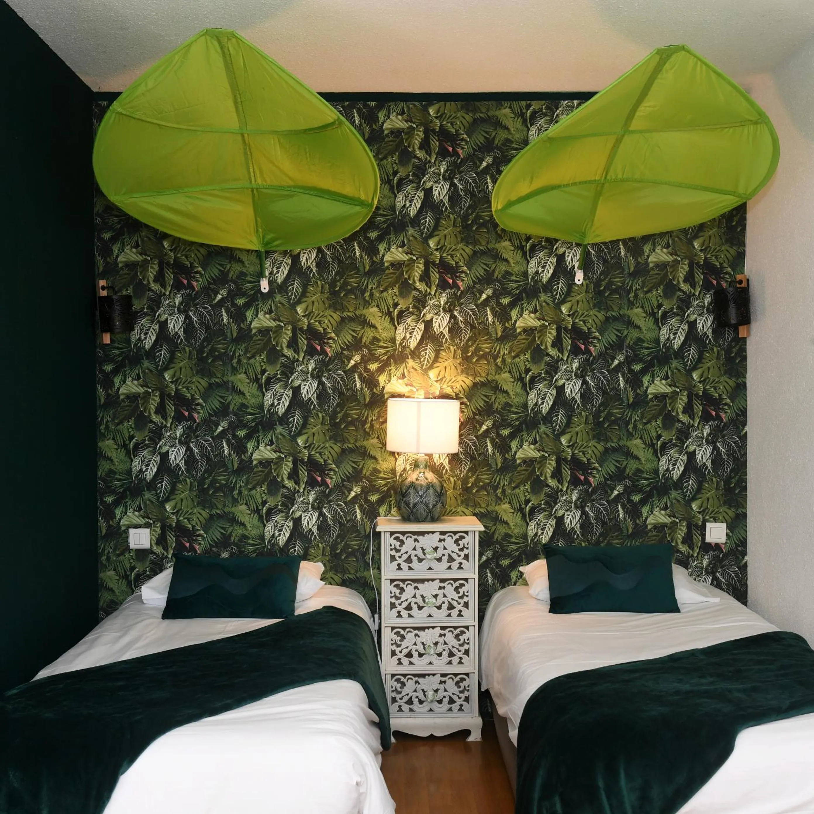 Twin Room in Logis Auberge De Launay