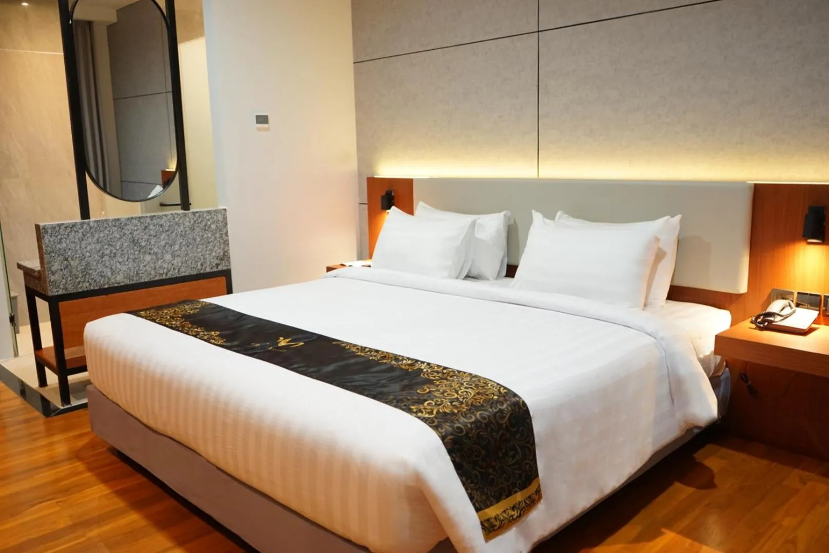 Double Room with Pool View in Grand Miami Hotel