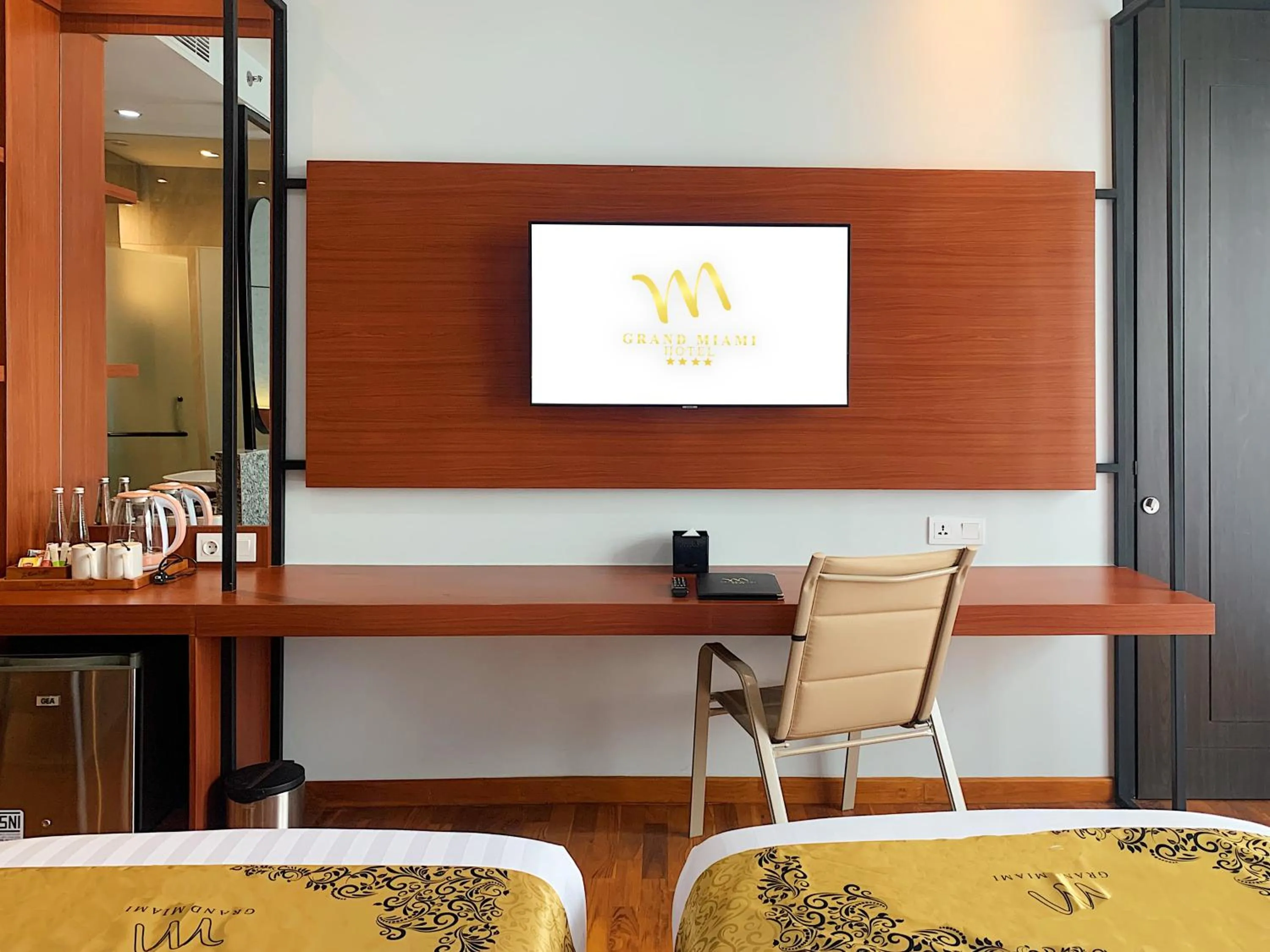 Twin Room with View in Grand Miami Hotel