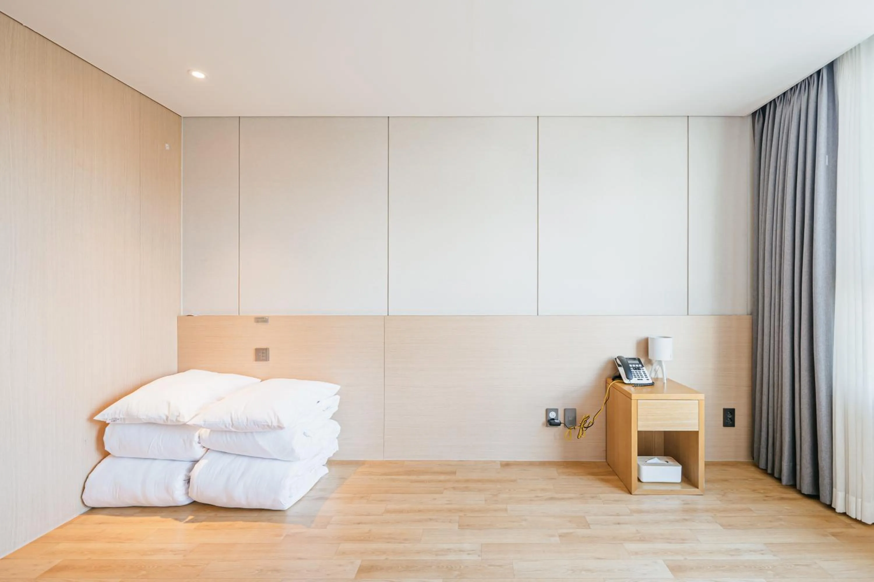 Korean-Style Ondol Room in Hotel Zinc