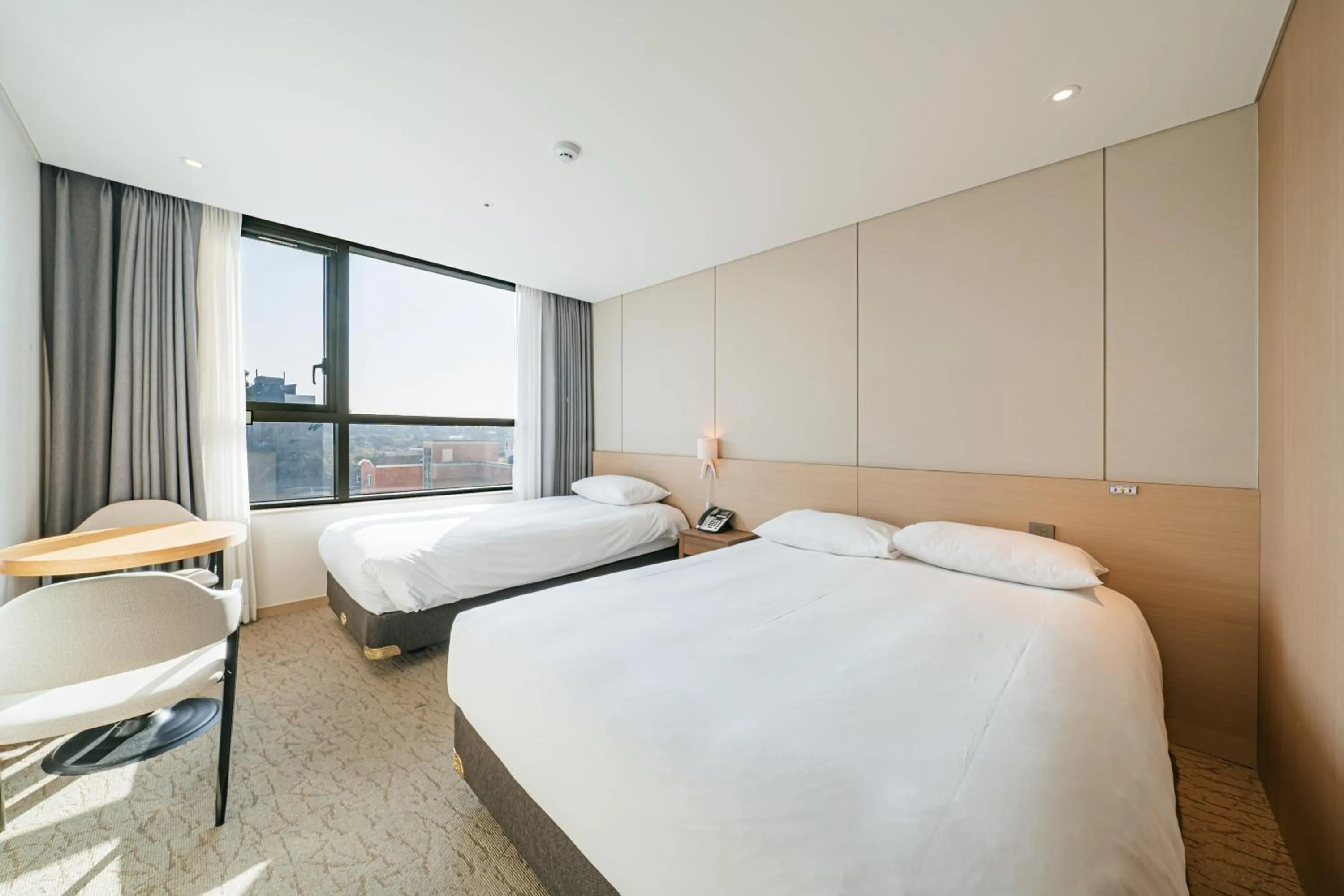 Deluxe Twin Room in Hotel Zinc