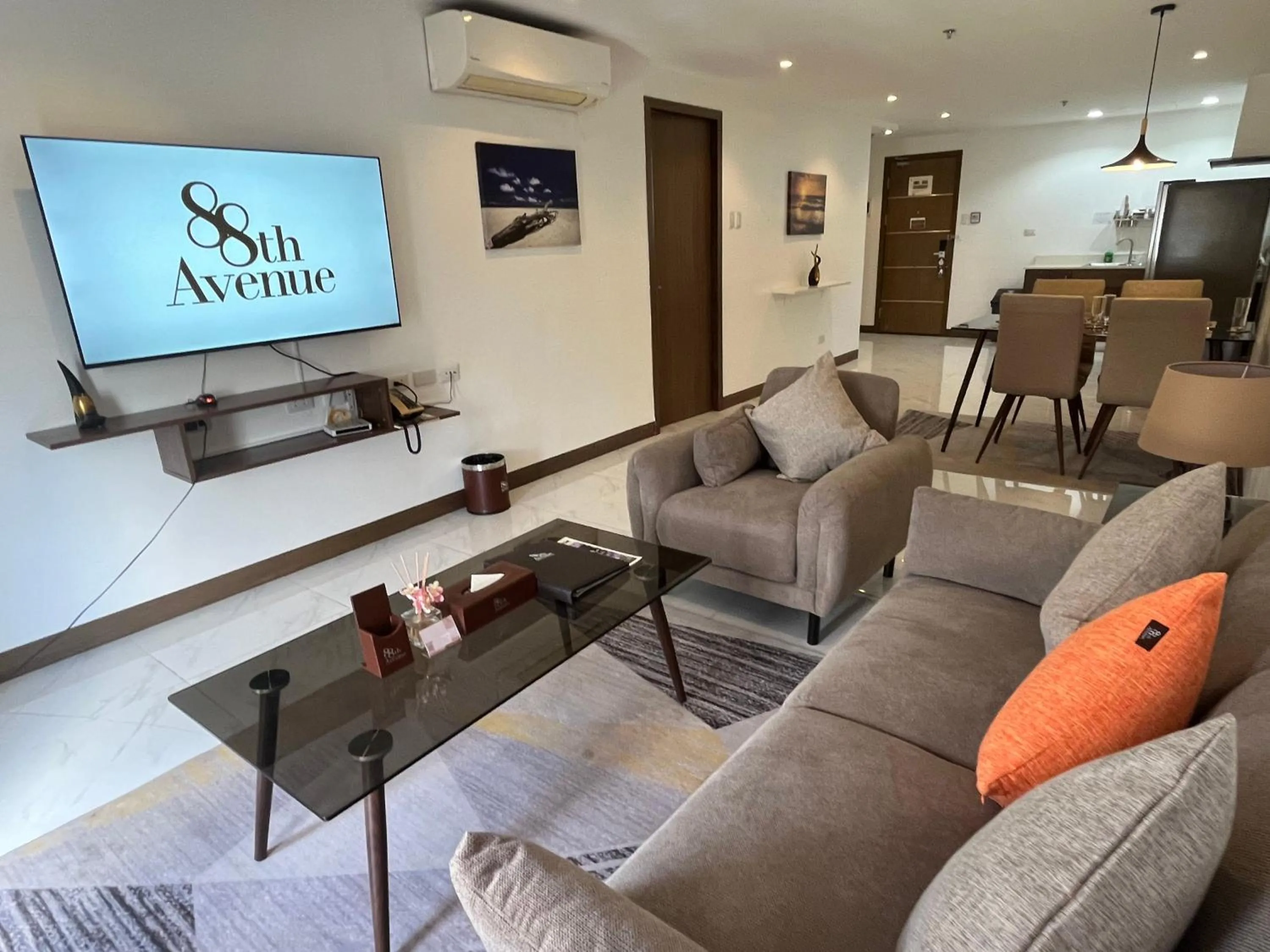 One-Bedroom Suite in 88th Avenue