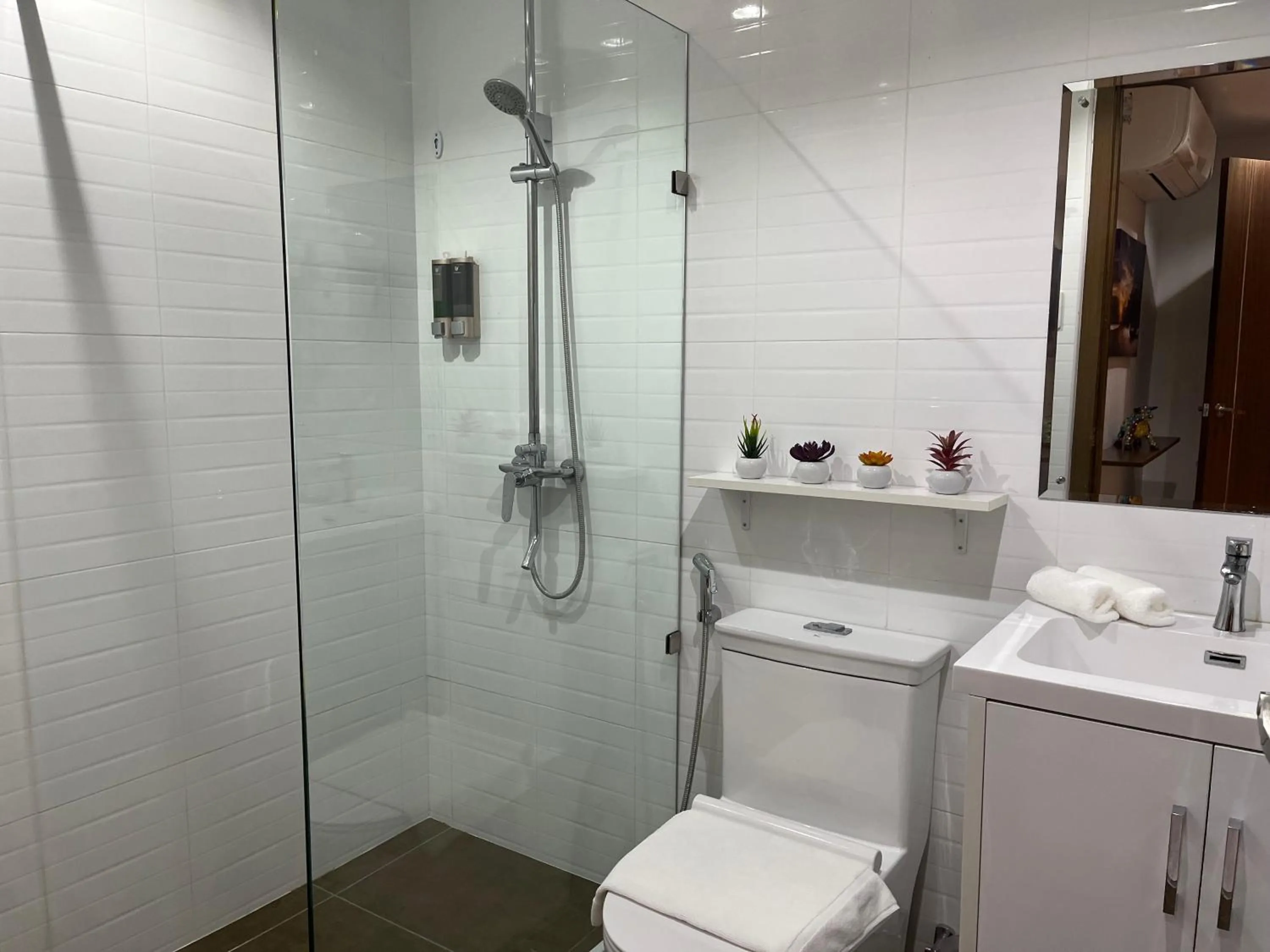 Two-Bedroom Deluxe Apartment with Balcony in 88th Avenue