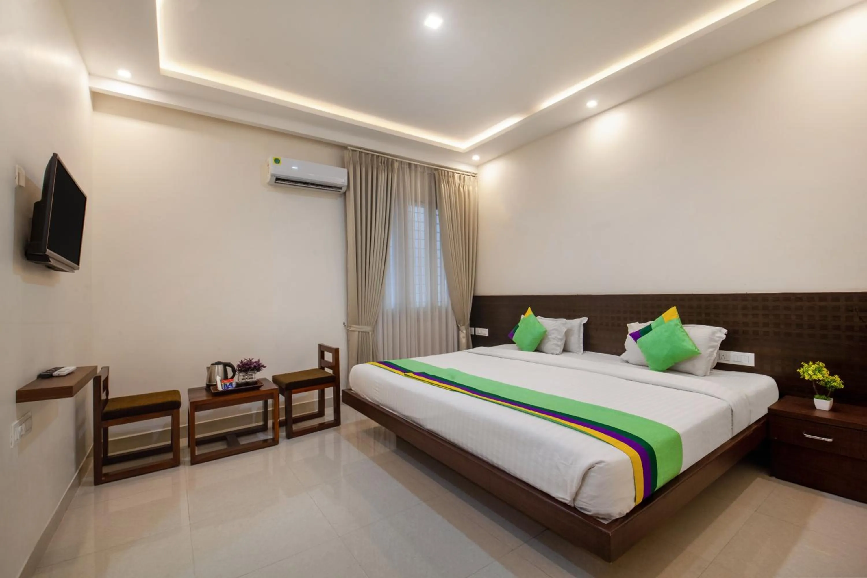 Deluxe Double Room in Treebo Sans Sarav Kushalnagar