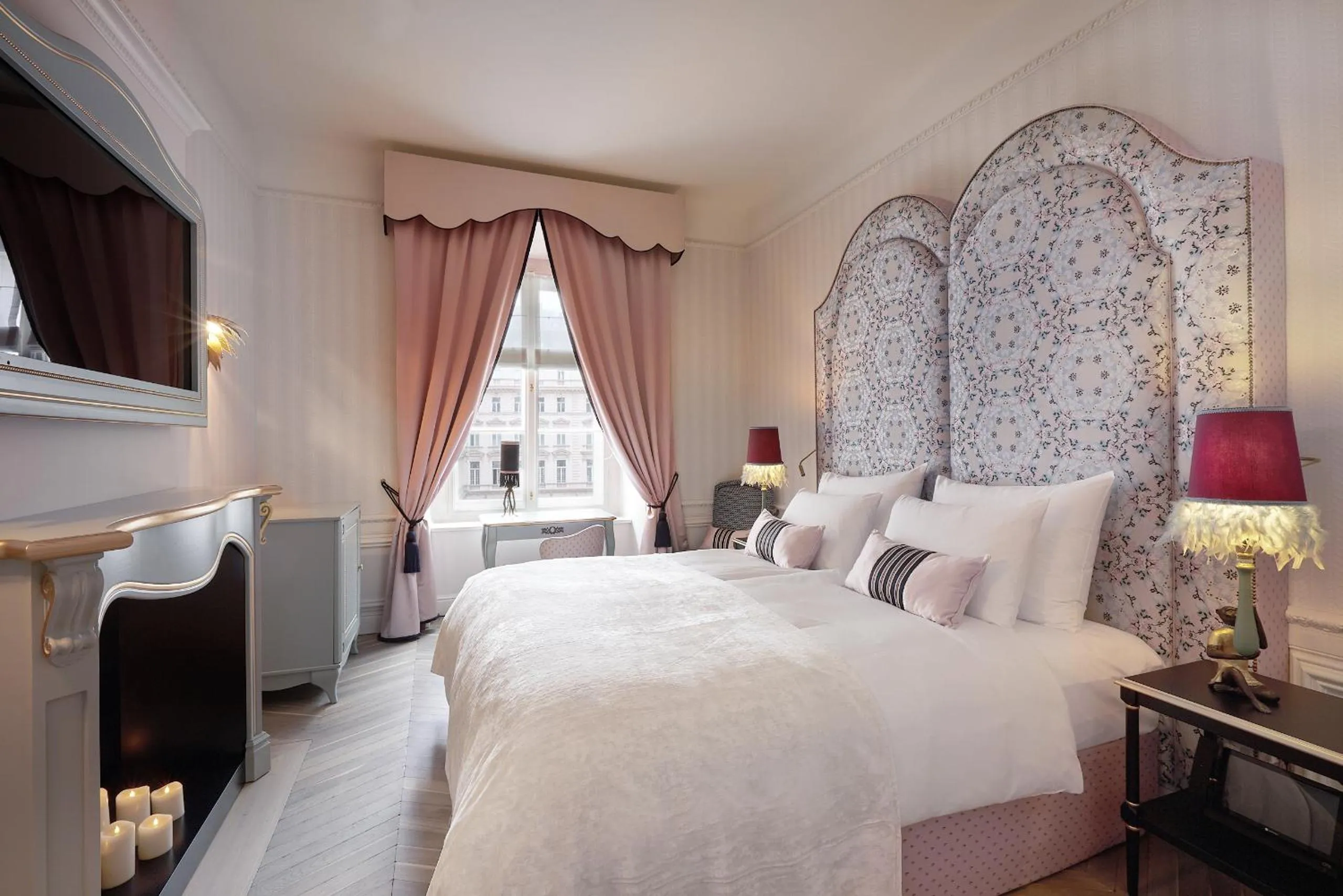 Deluxe in The Leo Grand