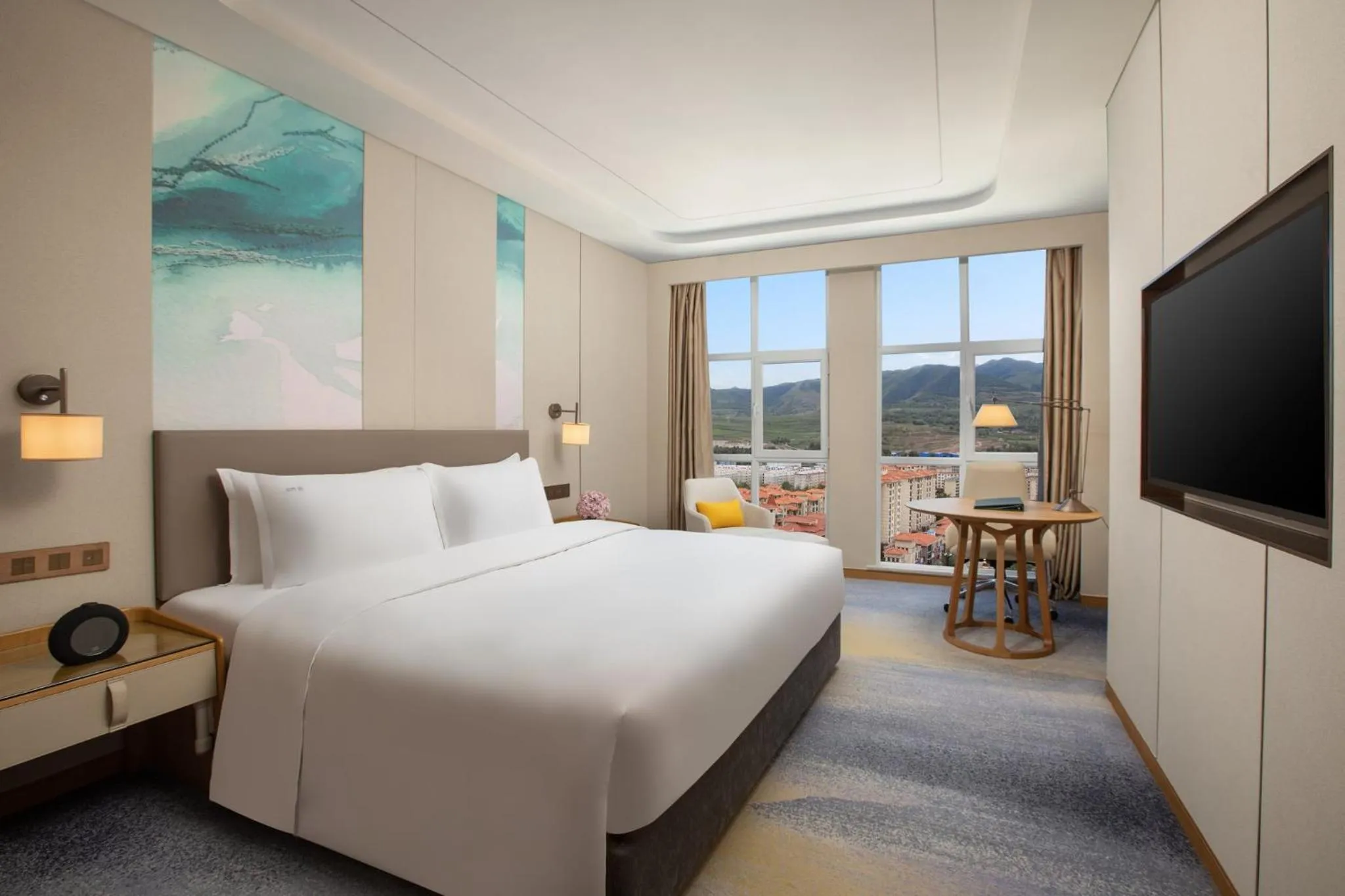 1 King One-Bedroom Suite in Holiday Inn Xining Datong by IHG