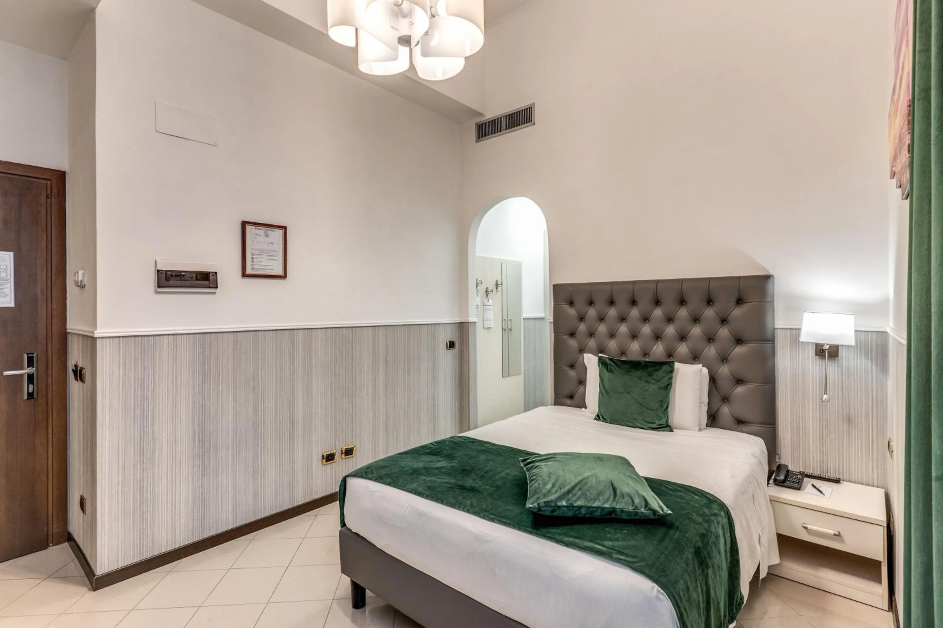 Deluxe Single Room in Hotel Ottaviano Augusto