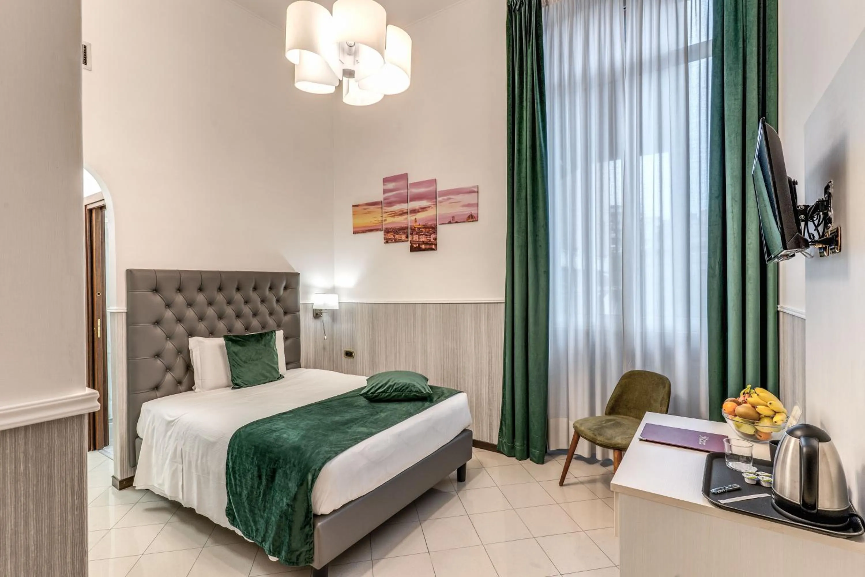 Small Double Room in Hotel Ottaviano Augusto