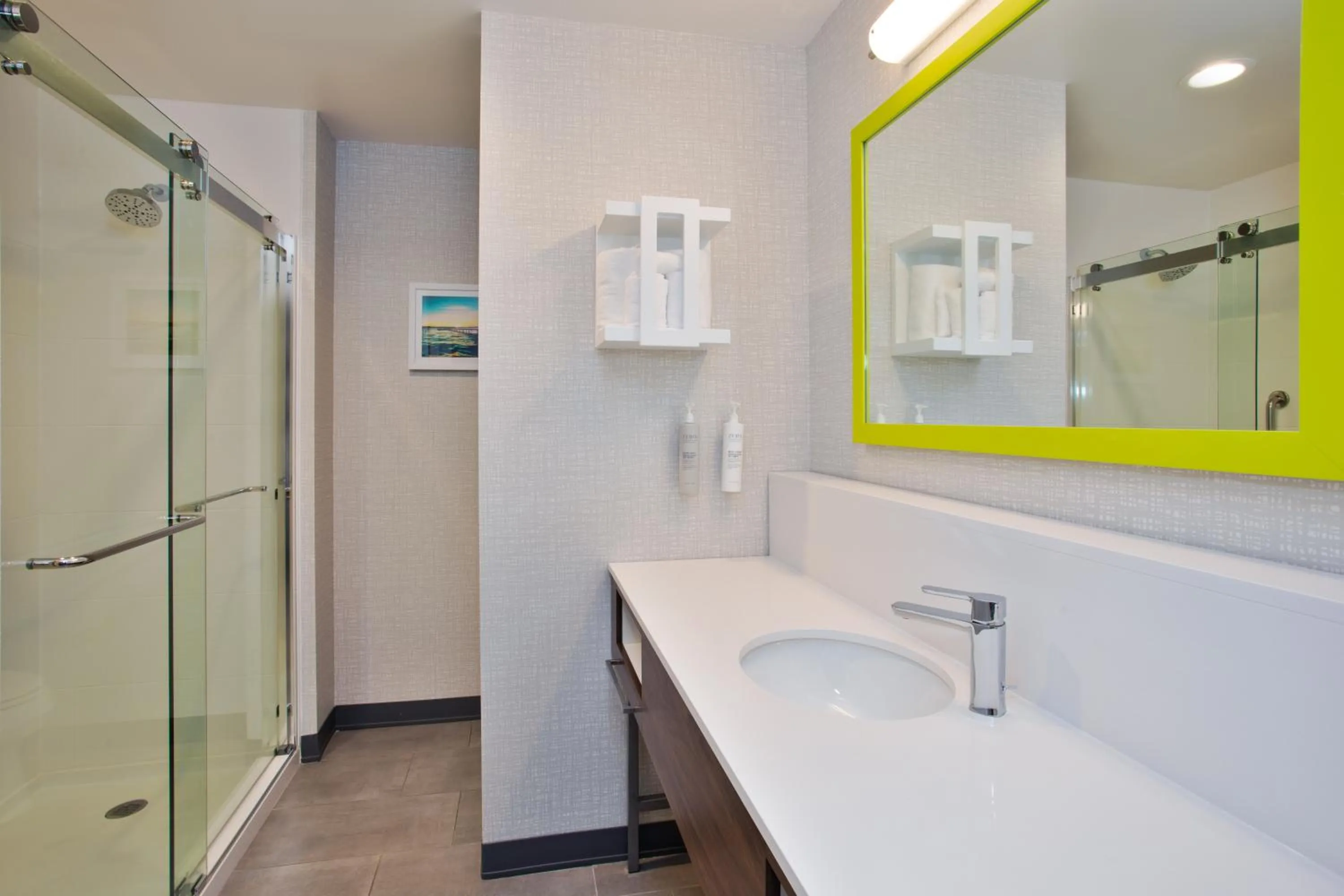 King Room with Microwave and Fridge in Hampton Inn Paris, Tn