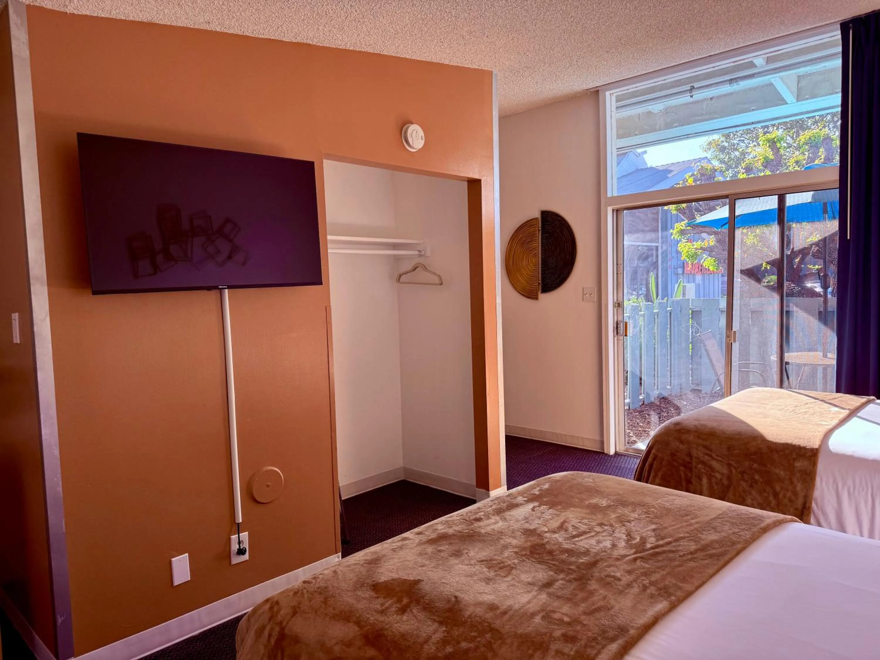 Triple Room in Foghorn Harbor Inn