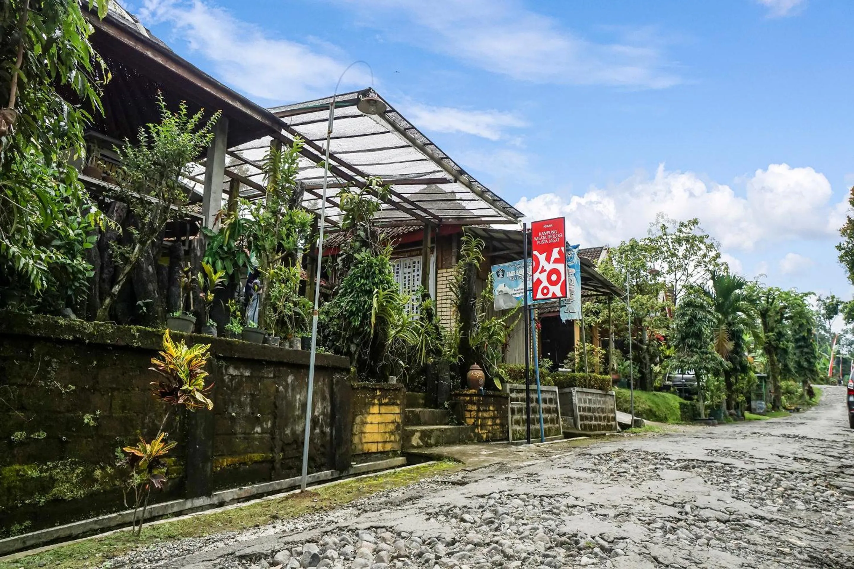 Hotel O Kampung Wisata Ekologi Puspa JagadNearGunung Kelud