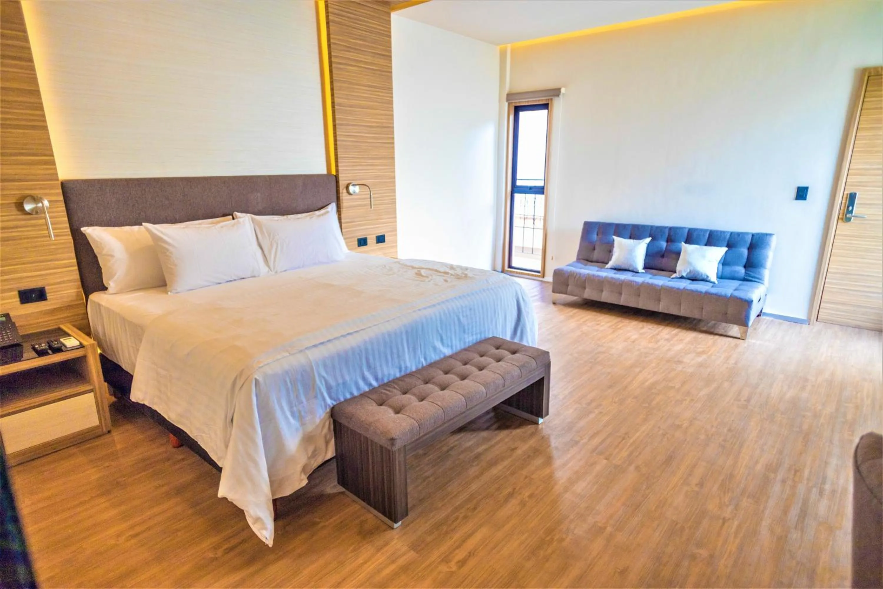 Family Suite with Balcony in Hotel Plaza by Kavia