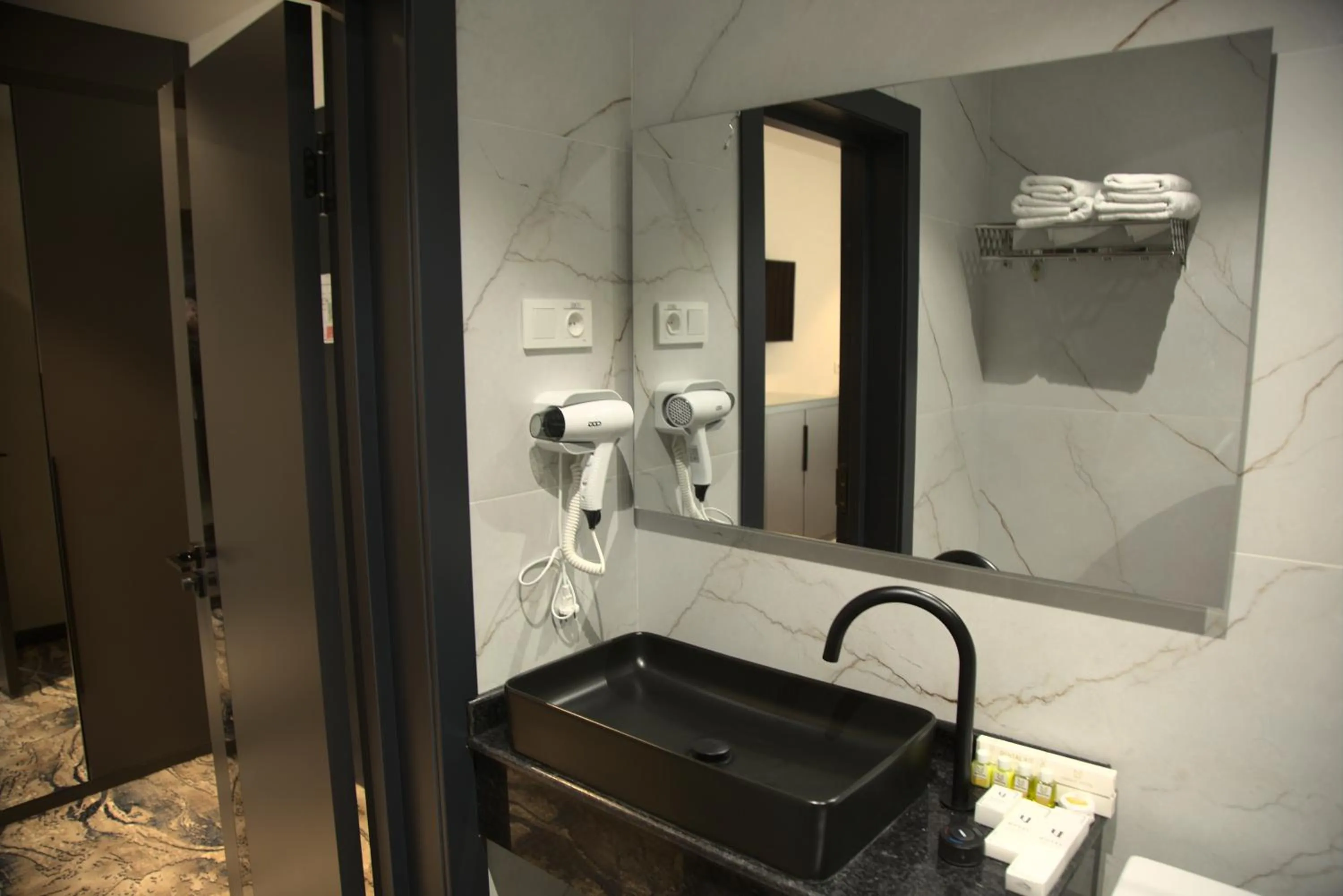 Deluxe Twin Room - single occupancy in UNIQUE HOTEL