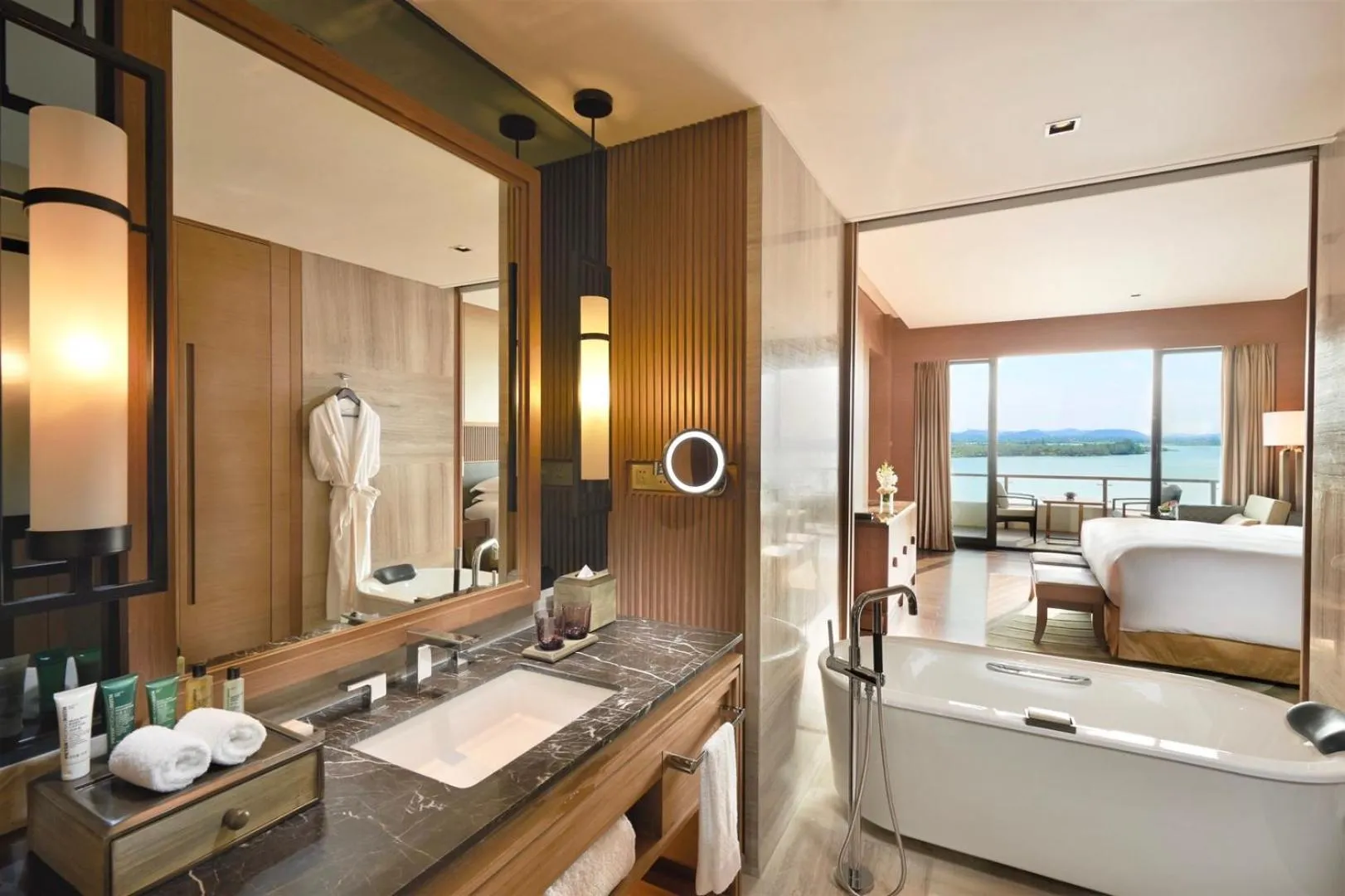 Deluxe Twin Room in Hilton Wuhan Optics Valley