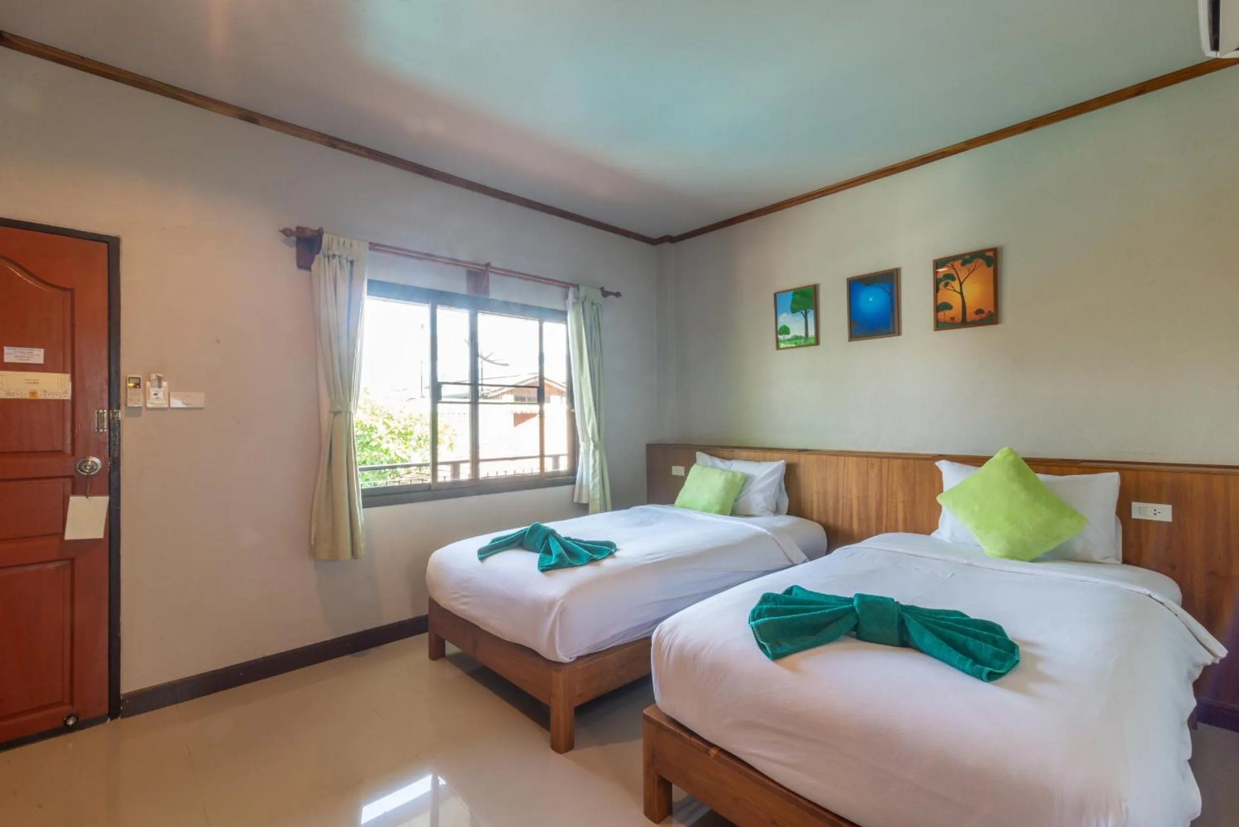 Deluxe Twin Room with Pool View in Medio De Pai
