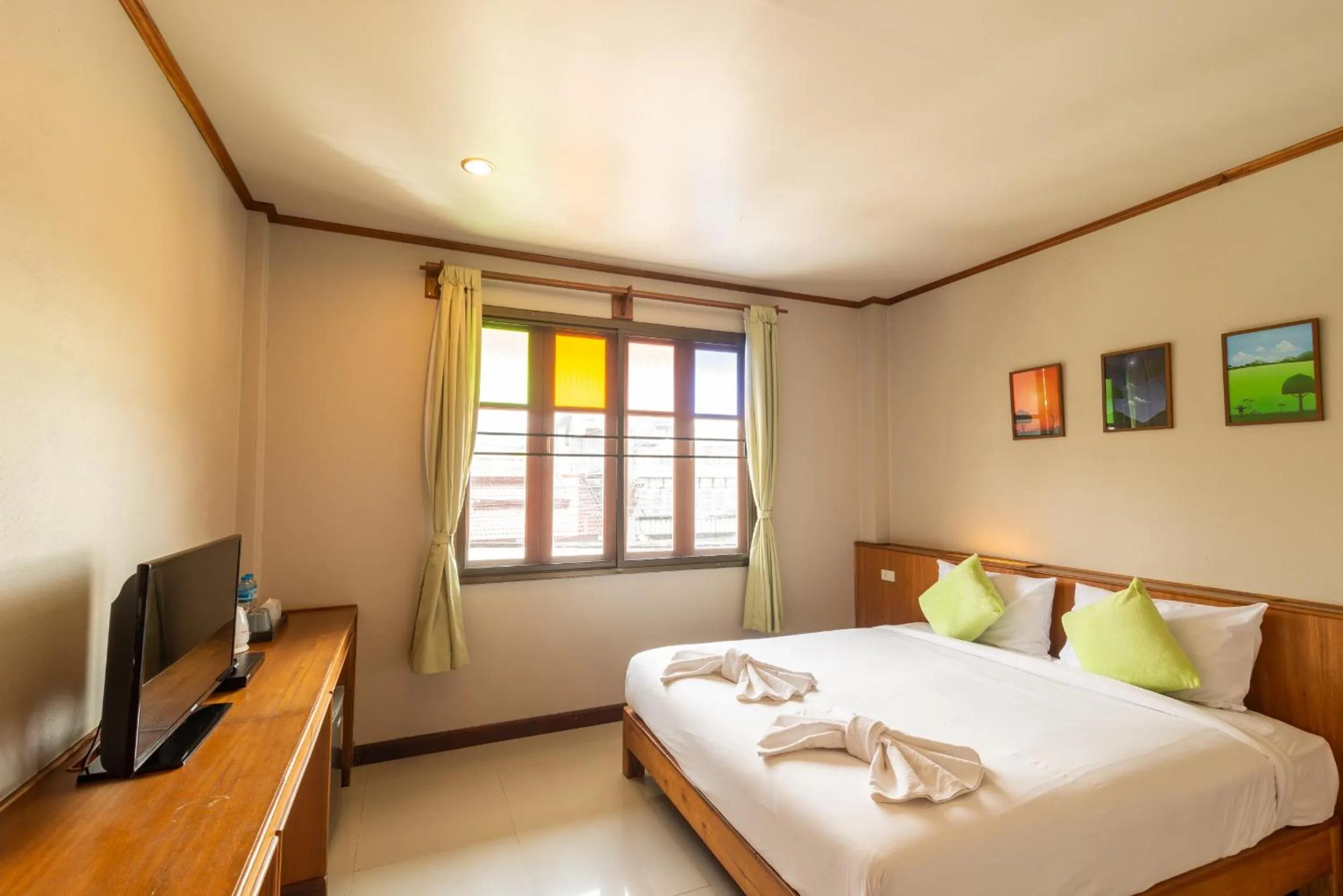 Deluxe Double Room Street View in Medio De Pai