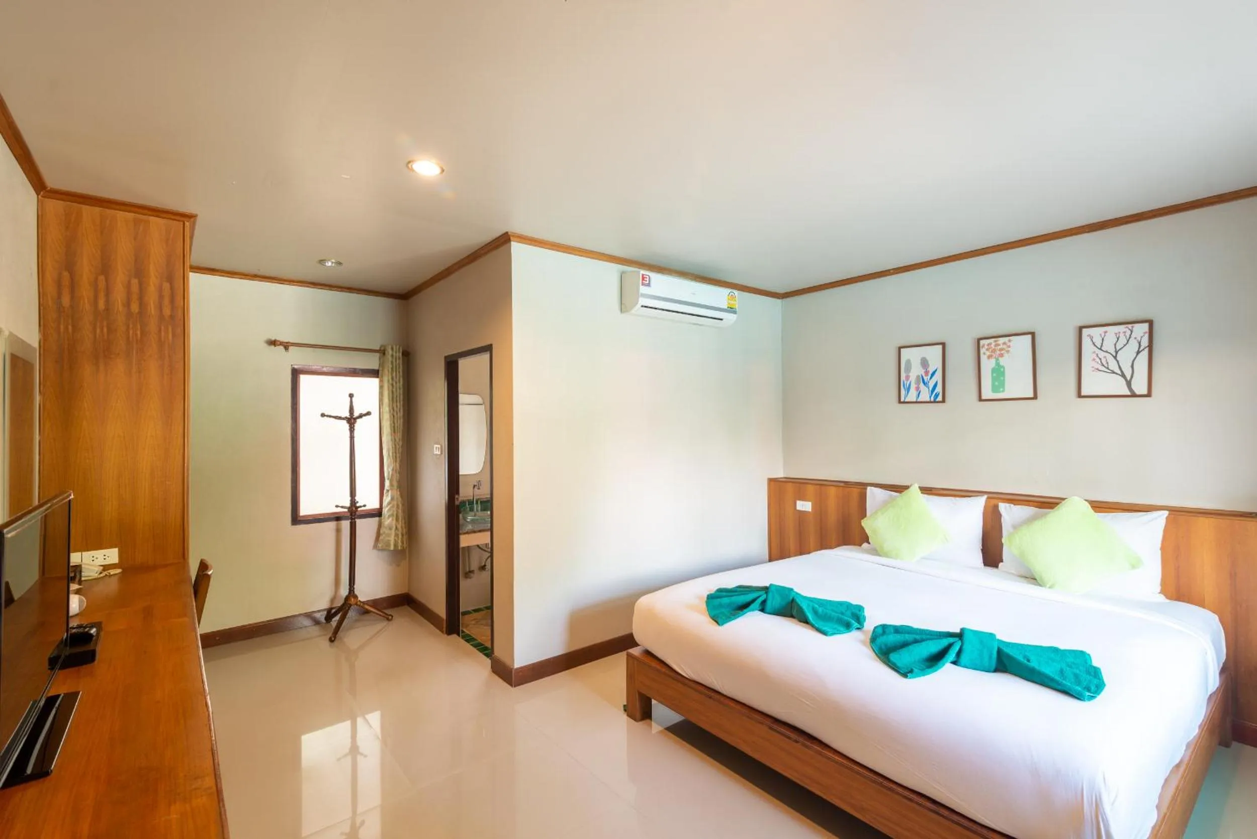 Deluxe Double Room with Pool View in Medio De Pai