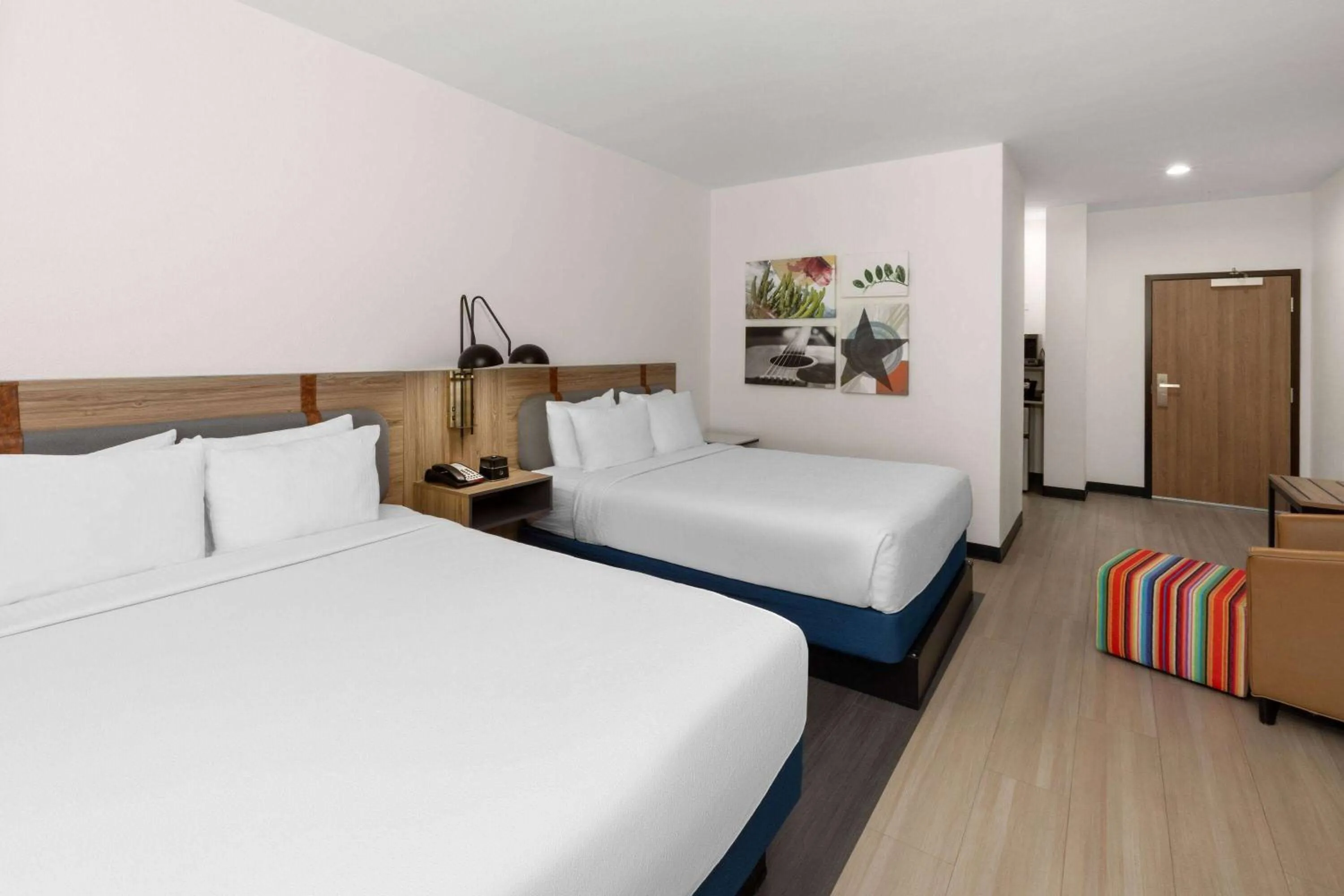 2 Queen Beds, Mobility/Hearing Accessible Room, Bathtub w/ Grab Bars, NSMK in La Quinta Inn & Suites by Wyndham El Paso East Loop-375