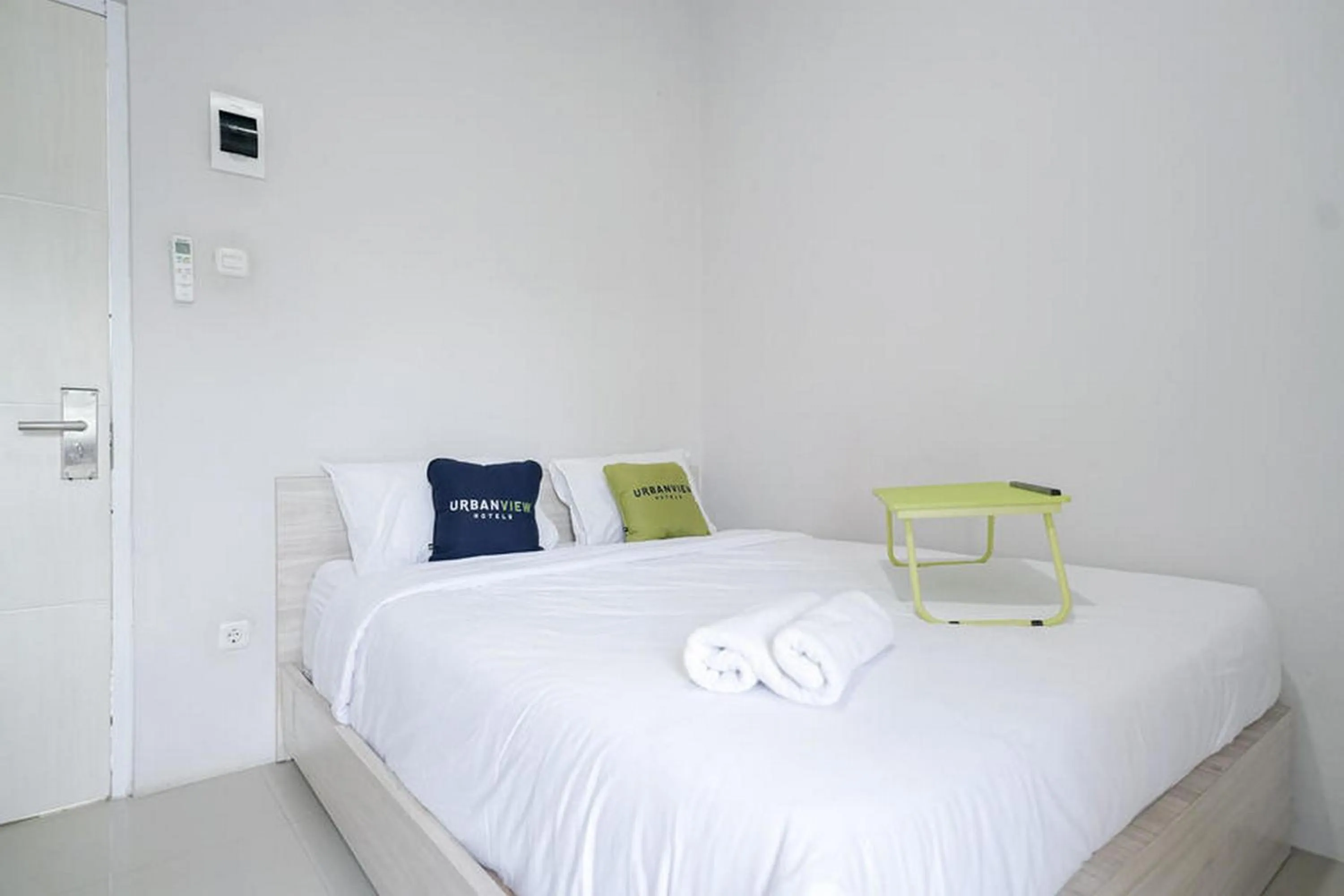 Superior Double Room in Urbanview Hotel Bari Syariah Palembang By RedDoorz