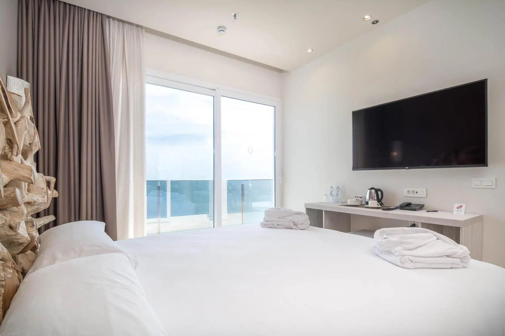 Junior Suite with Ocean View in Cádiz Bahía by QHotels