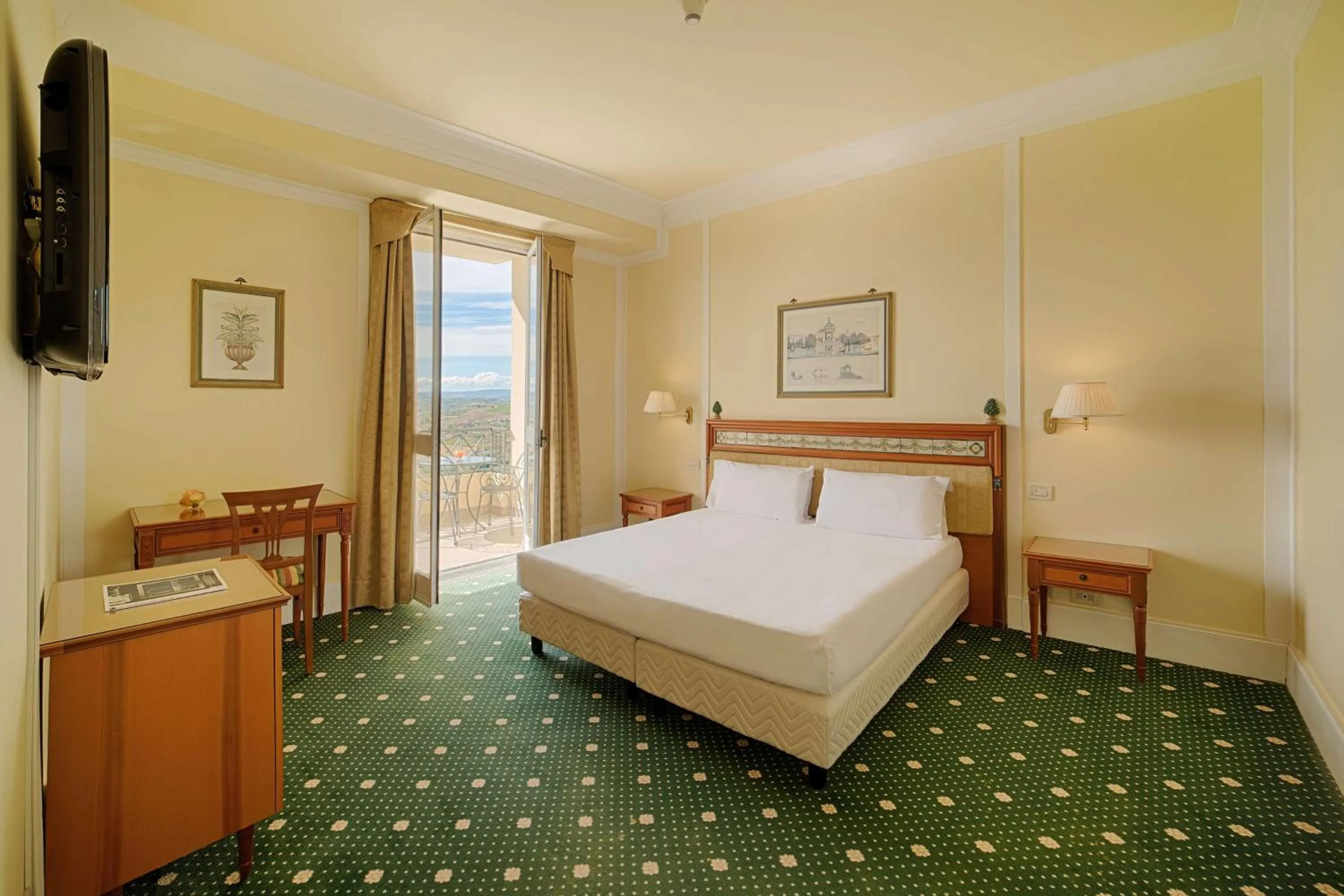 Superior Double or Twin Room with Panoramic View and Terrace in NH Caltagirone Villa San Mauro