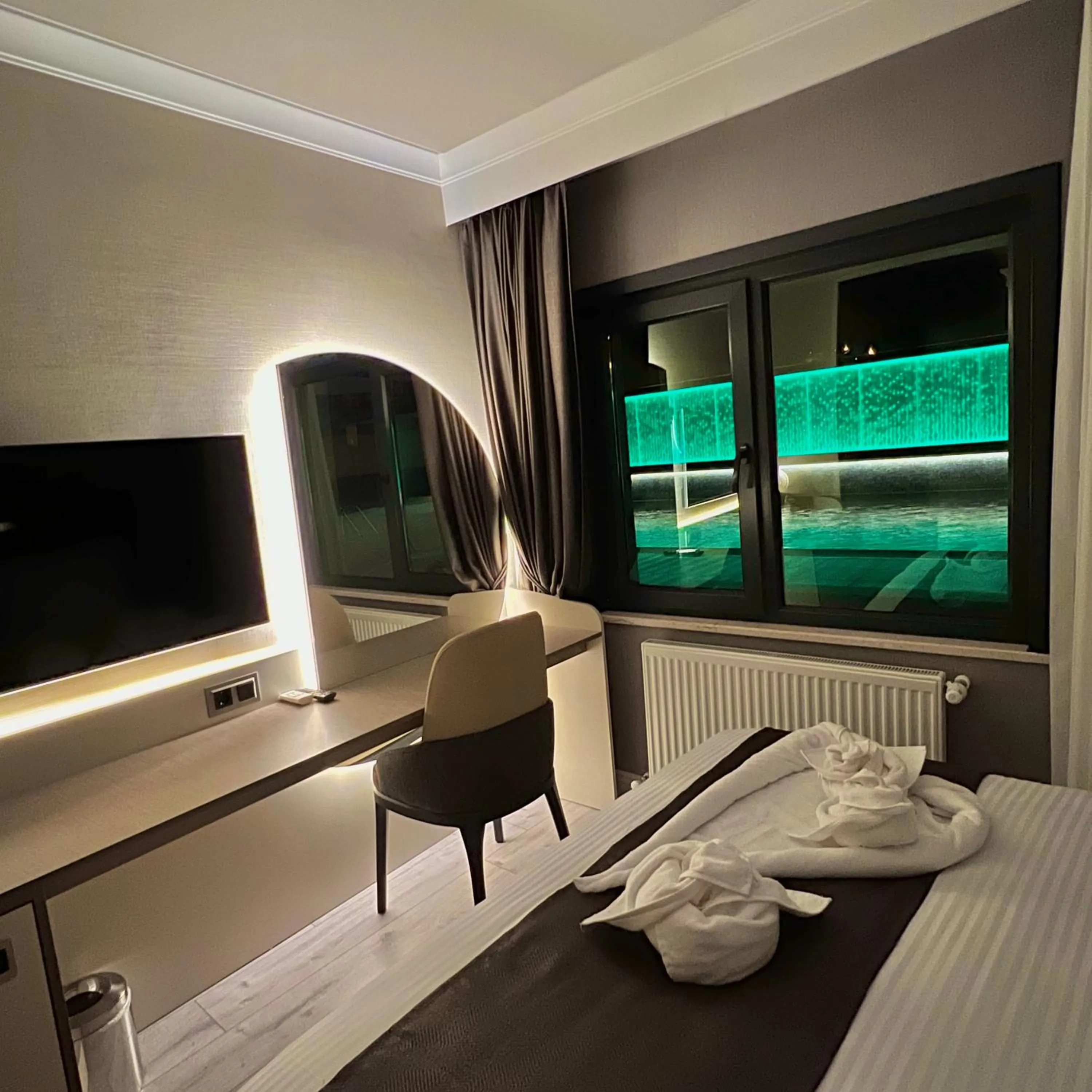 Standard King Room in MQ Hotel Suites & SPA