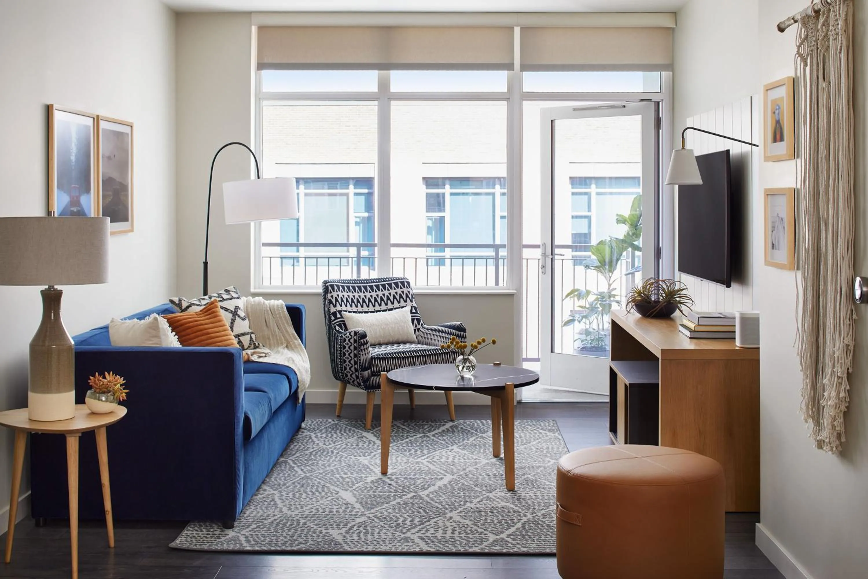 1 Bedroom Designer Furnished Apt at Union Station in Sentral Union Station