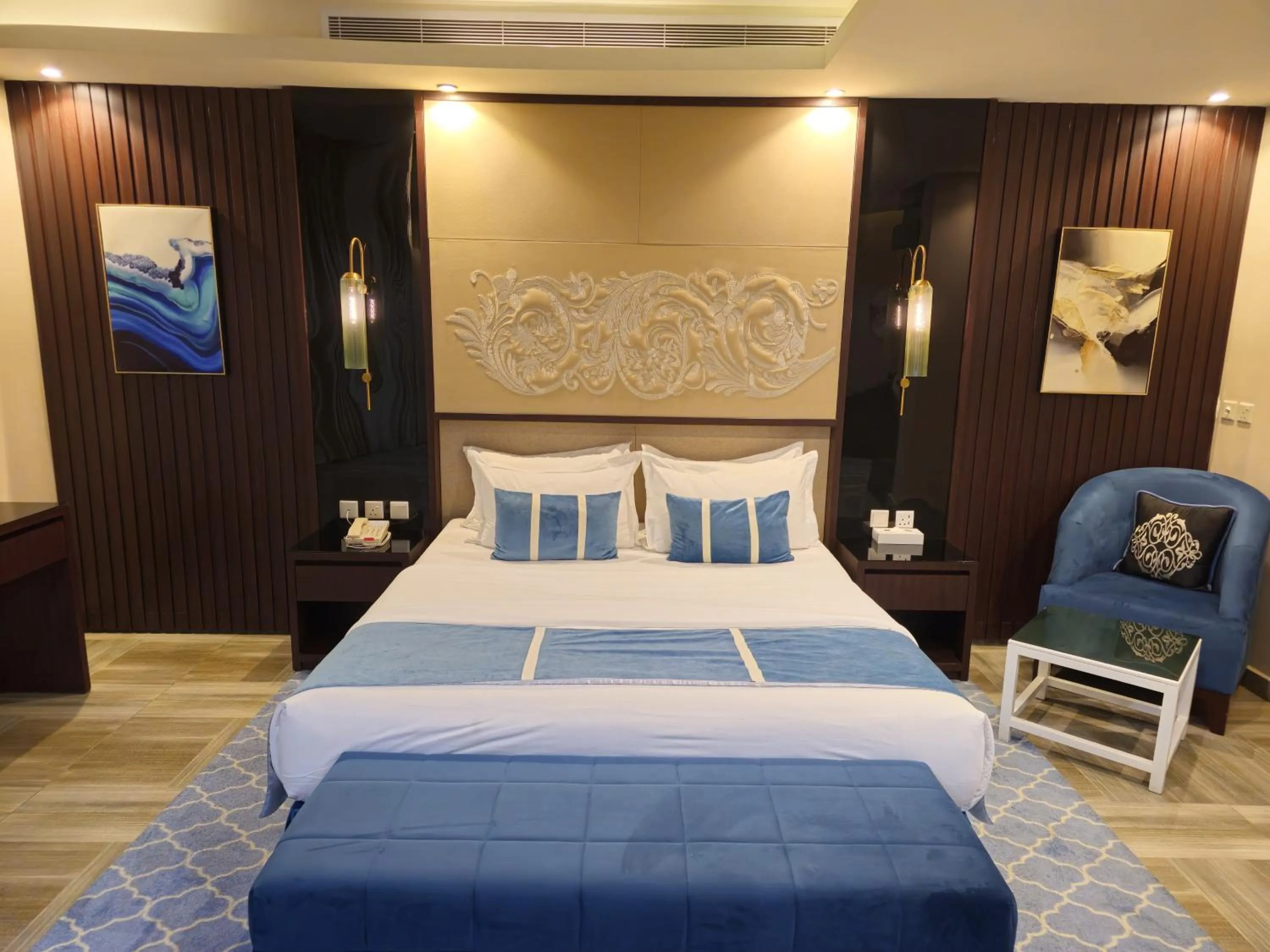 Suite with Spa Bath in Royal Boutique Hotel