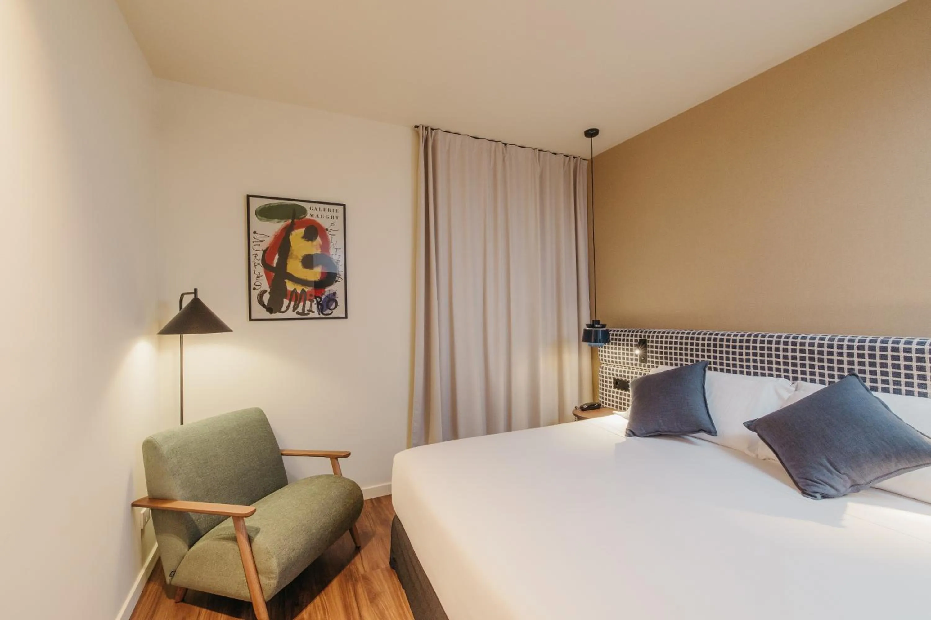 Superior Queen Room with Free Parking in H Regas Adults Only