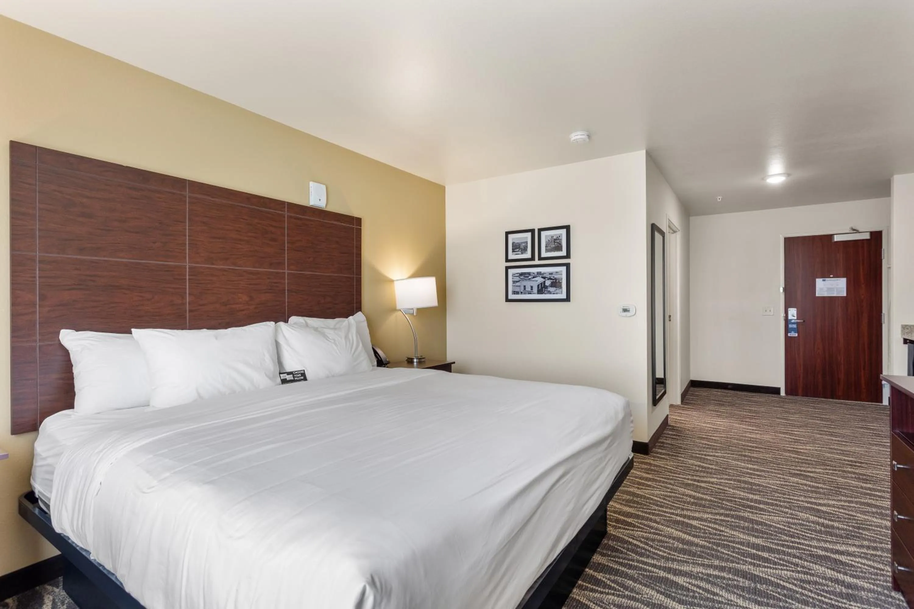 King Room in Cobblestone Hotel & Suites - De Pere Green Bay