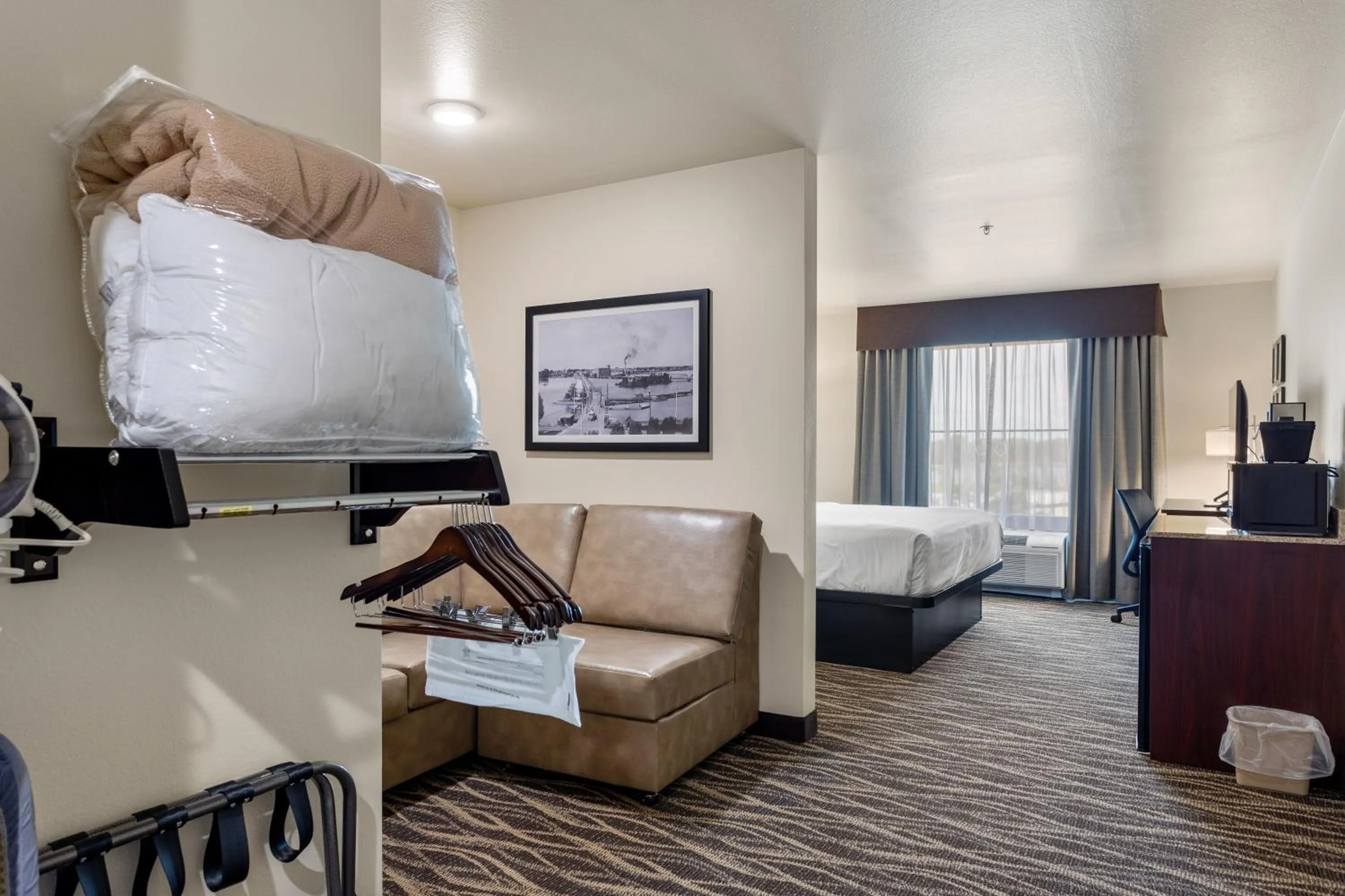 Studio - Disability Access in Cobblestone Hotel & Suites - De Pere Green Bay