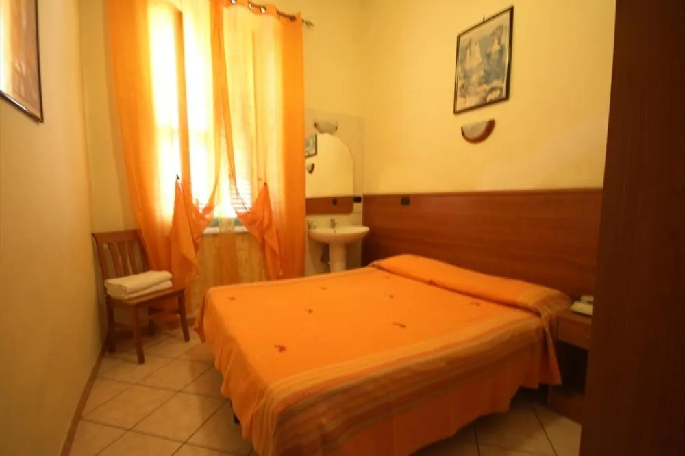 Double Room with Shared Bathroom in Hotel Casanova