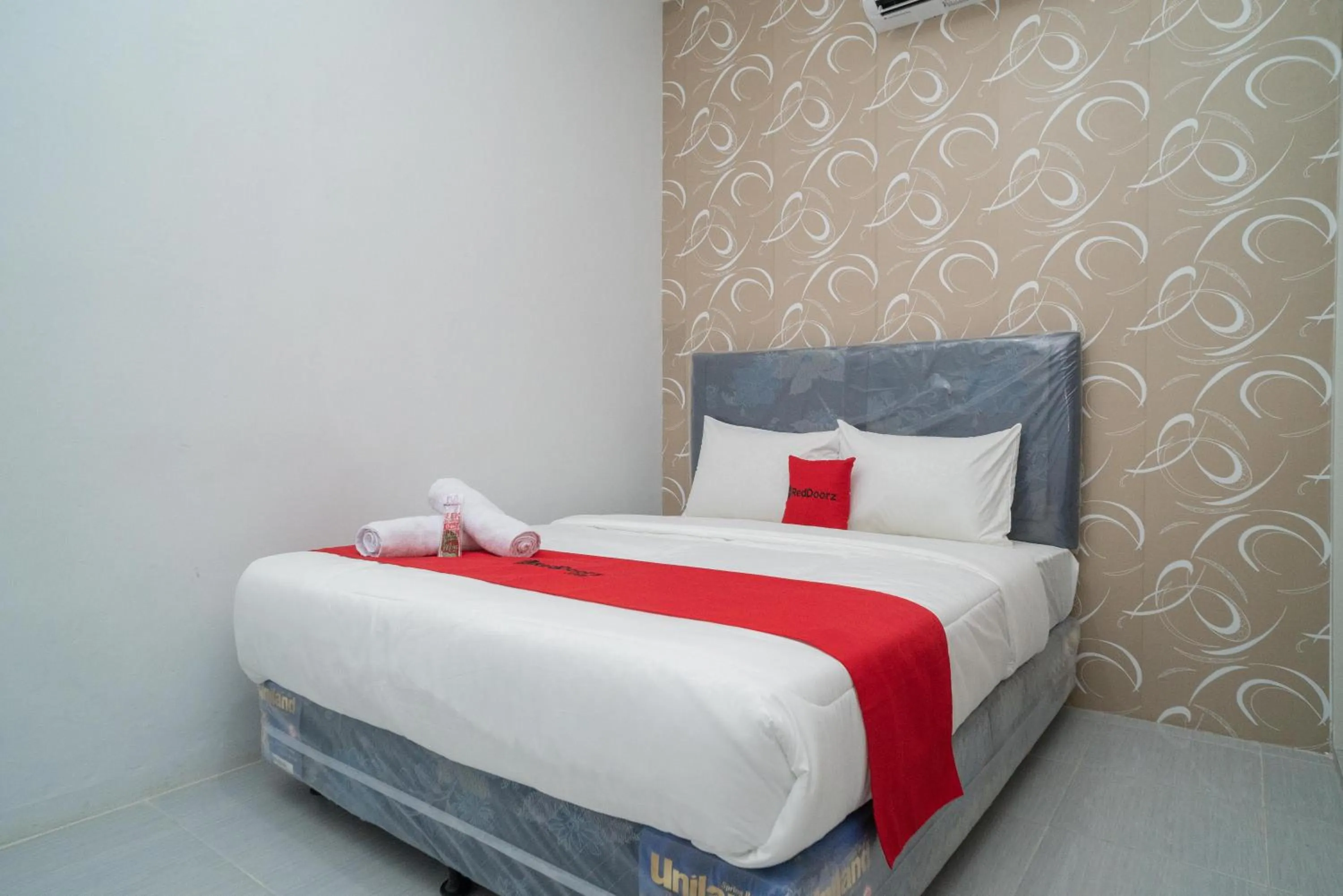 Deluxe Room in RedDoorz near Sarinah Jakarta