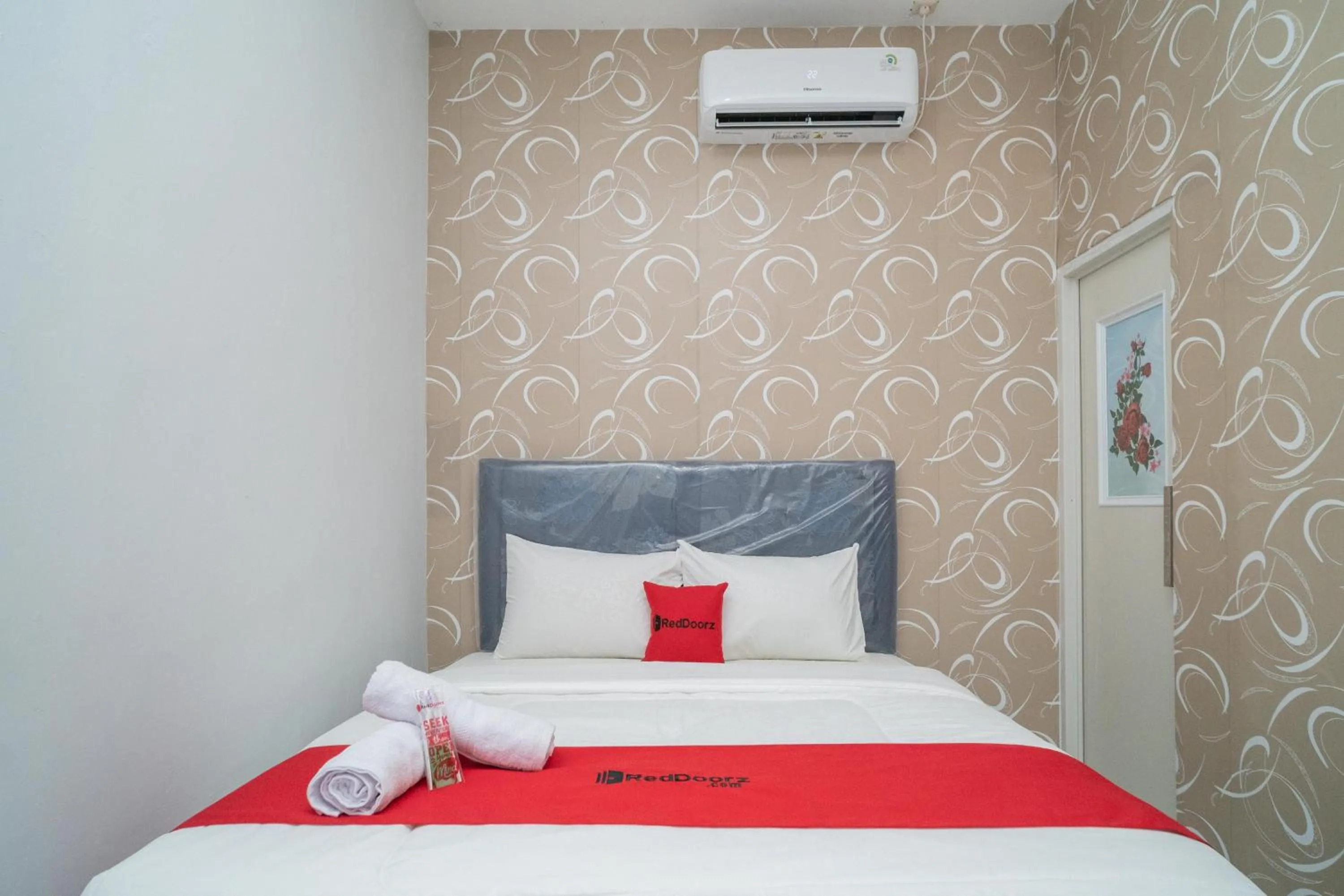 Single Room - single occupancy in RedDoorz near Sarinah Jakarta