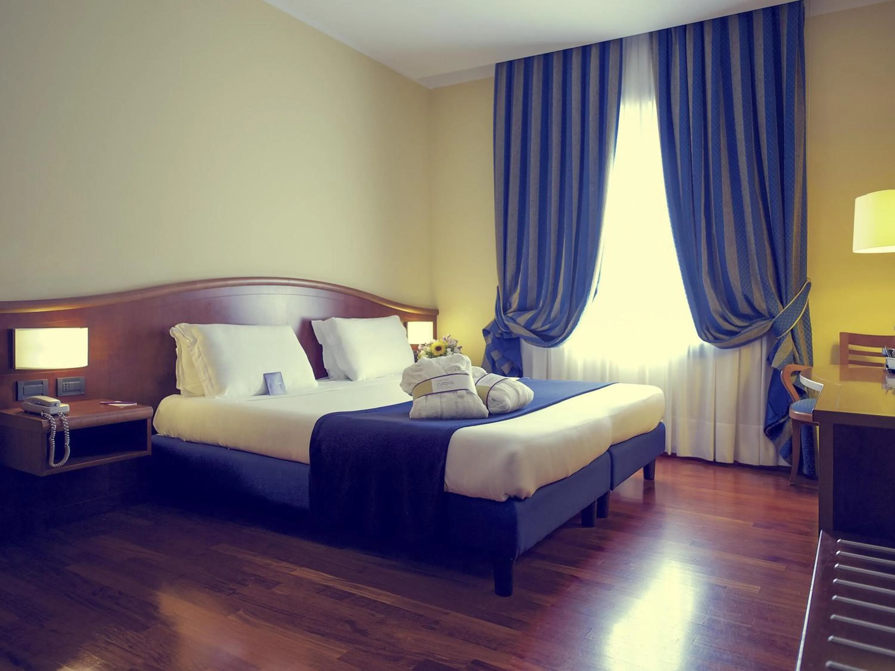 Superior Room with 1 Double Bed in Mercure Genova San Biagio