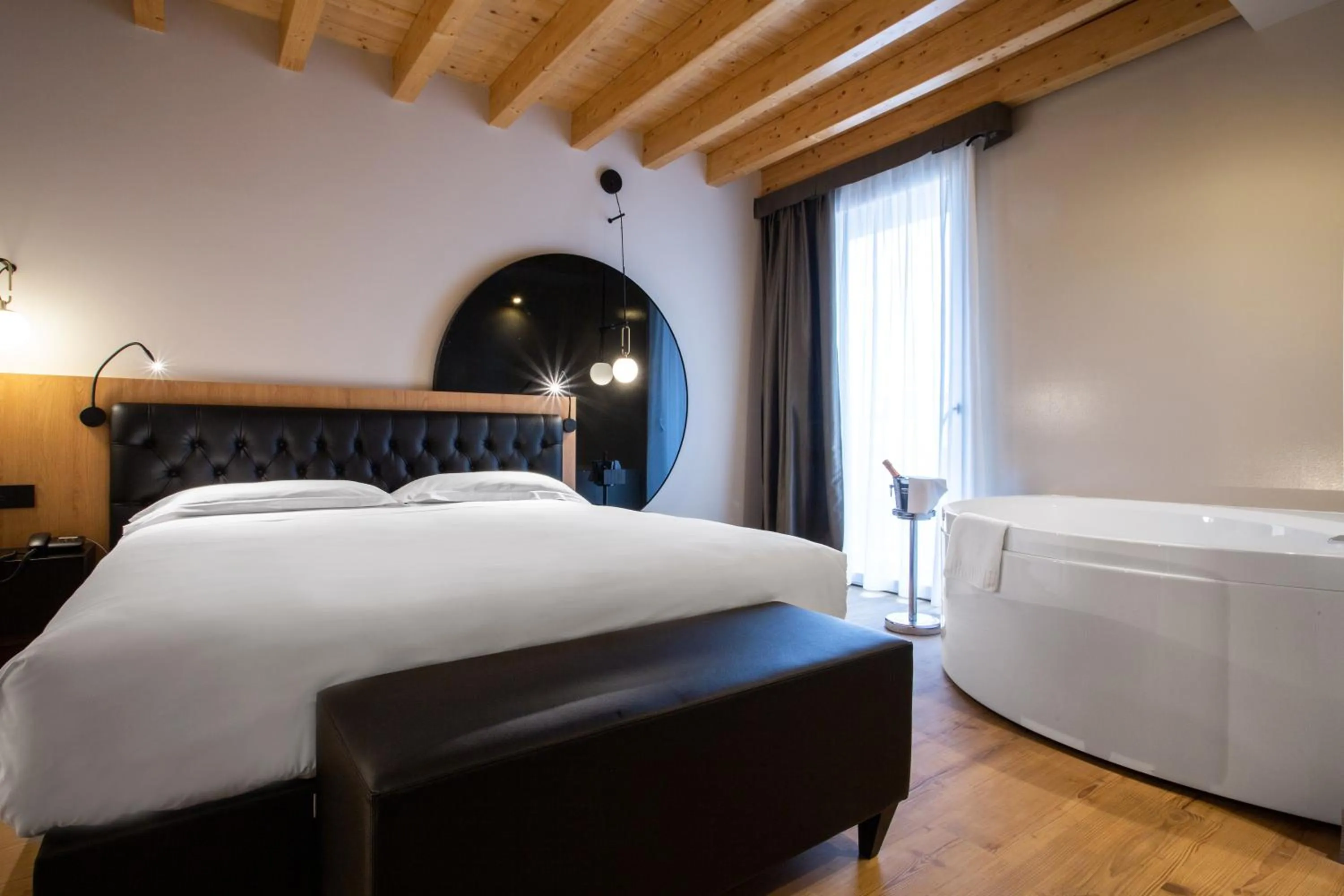 King Room with Spa Bath in Hotel Master