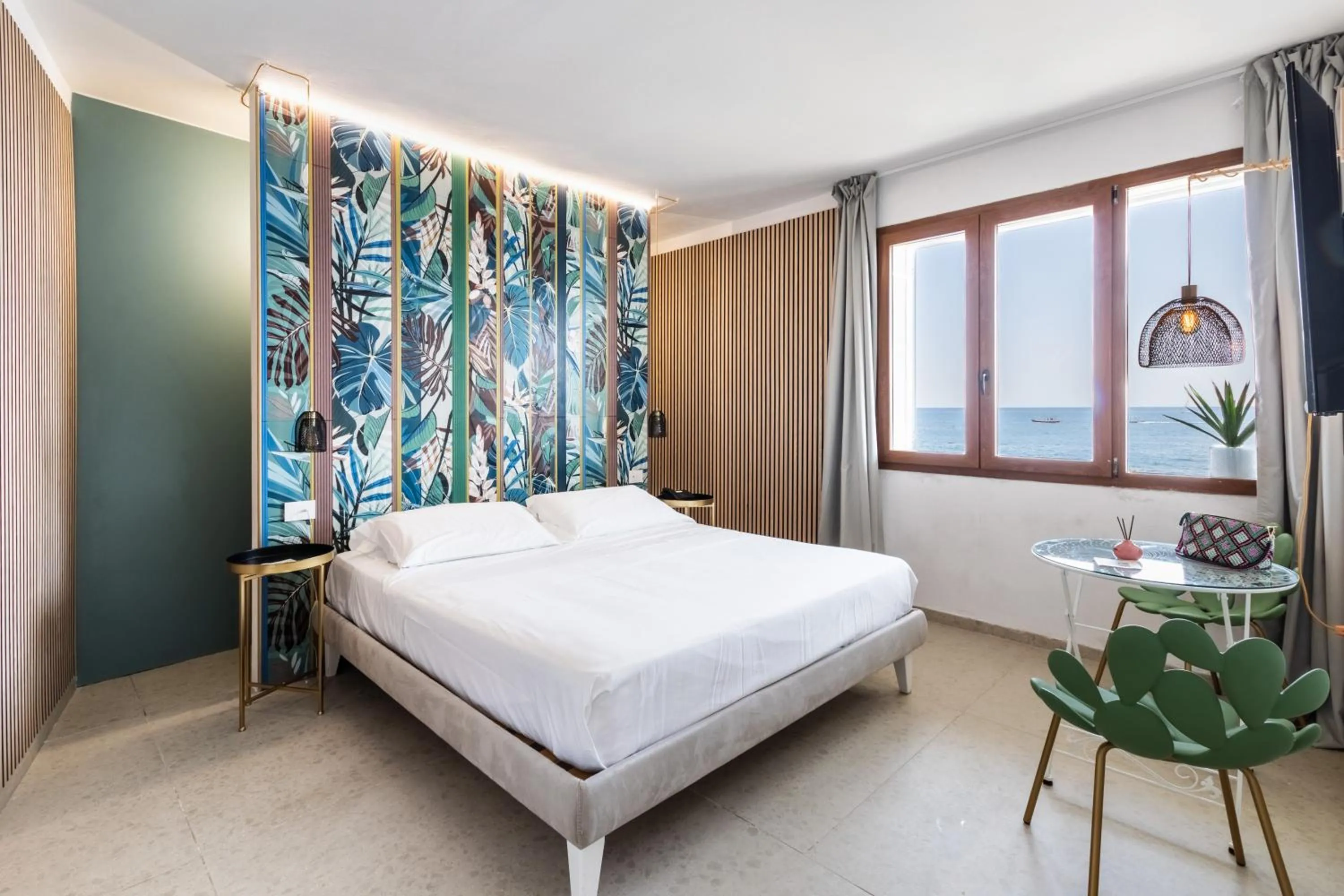 Double Room with Sea View in Giuggiulena