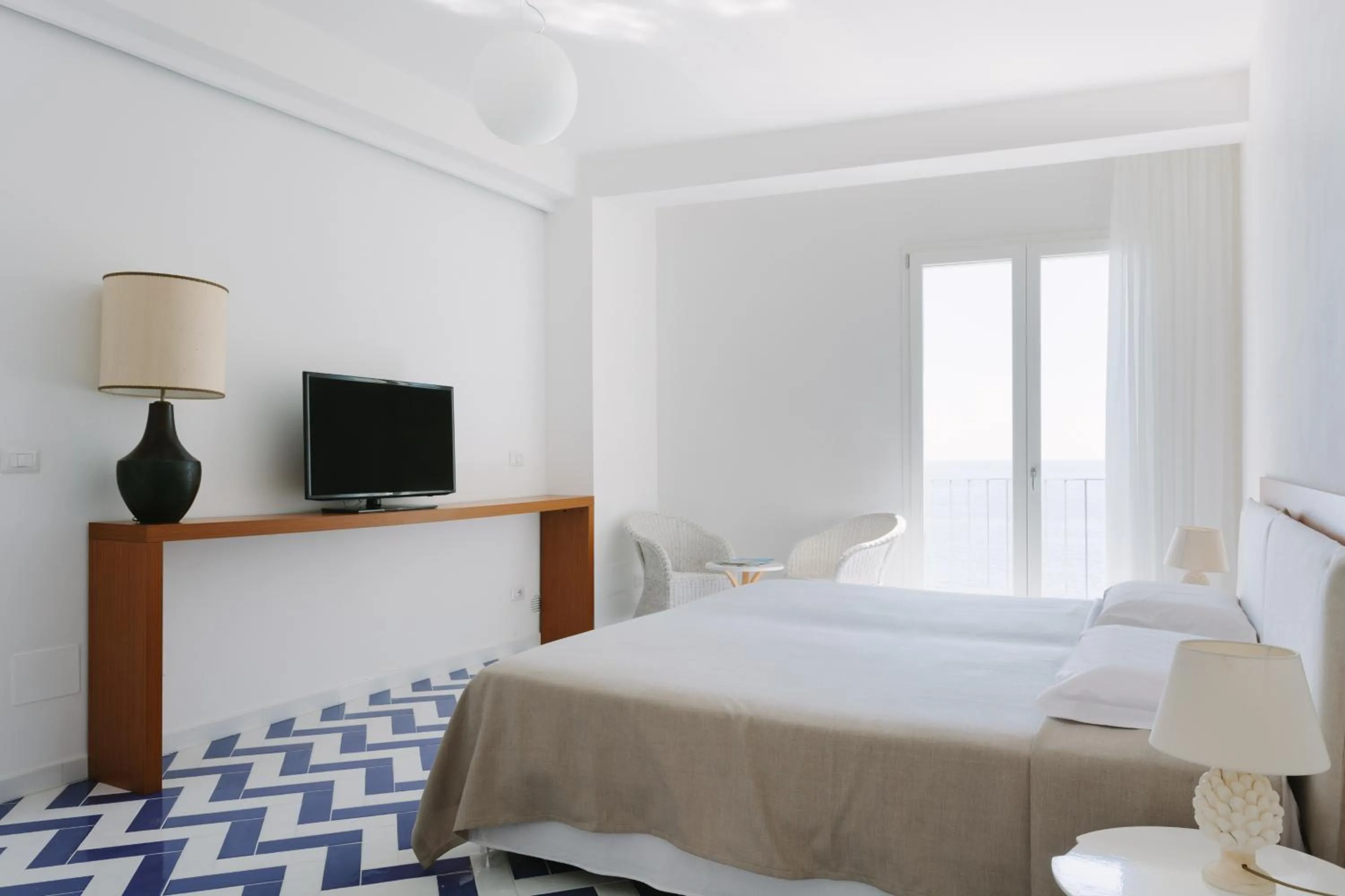 King Room with Sea View in Giuggiulena