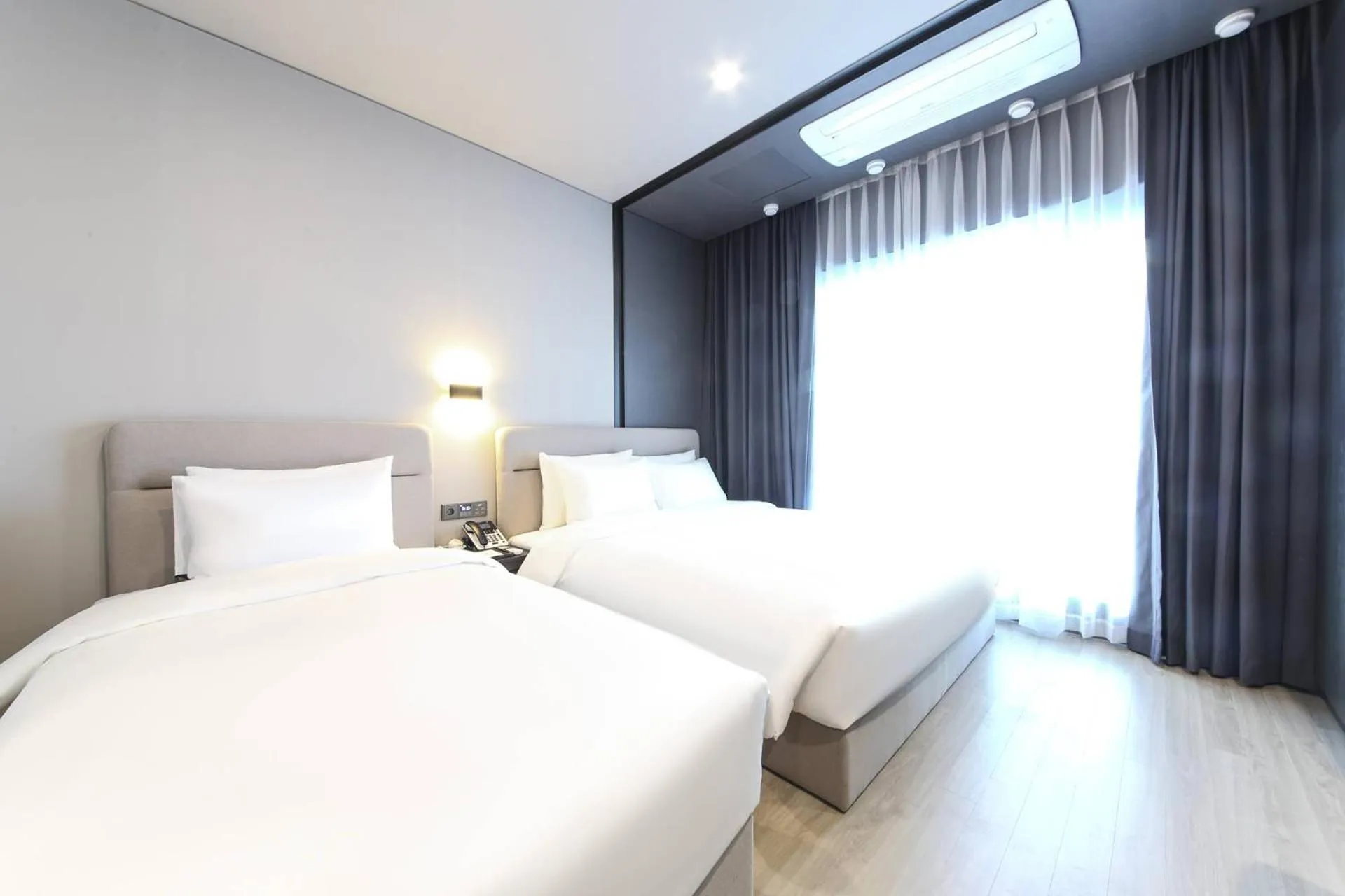 Deluxe Twin Room in City Hotel the Busan Metro