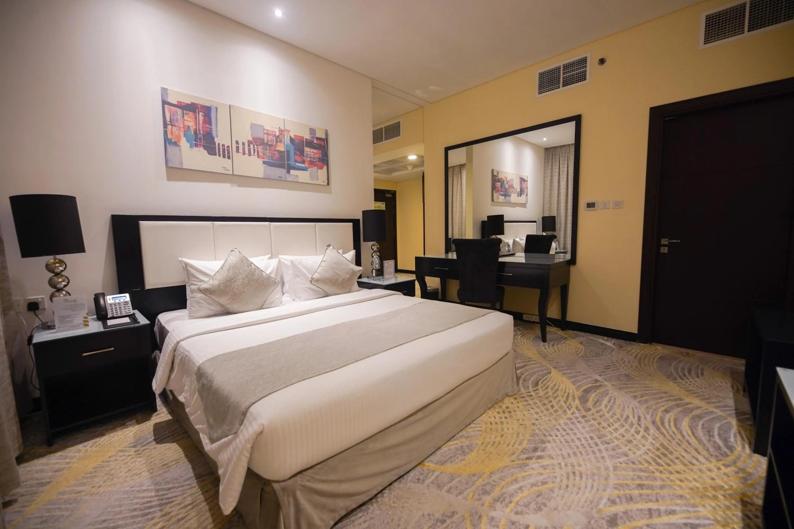 Deluxe King Suite Smoking in Grand Villaggio Hotel Abu Dhabi