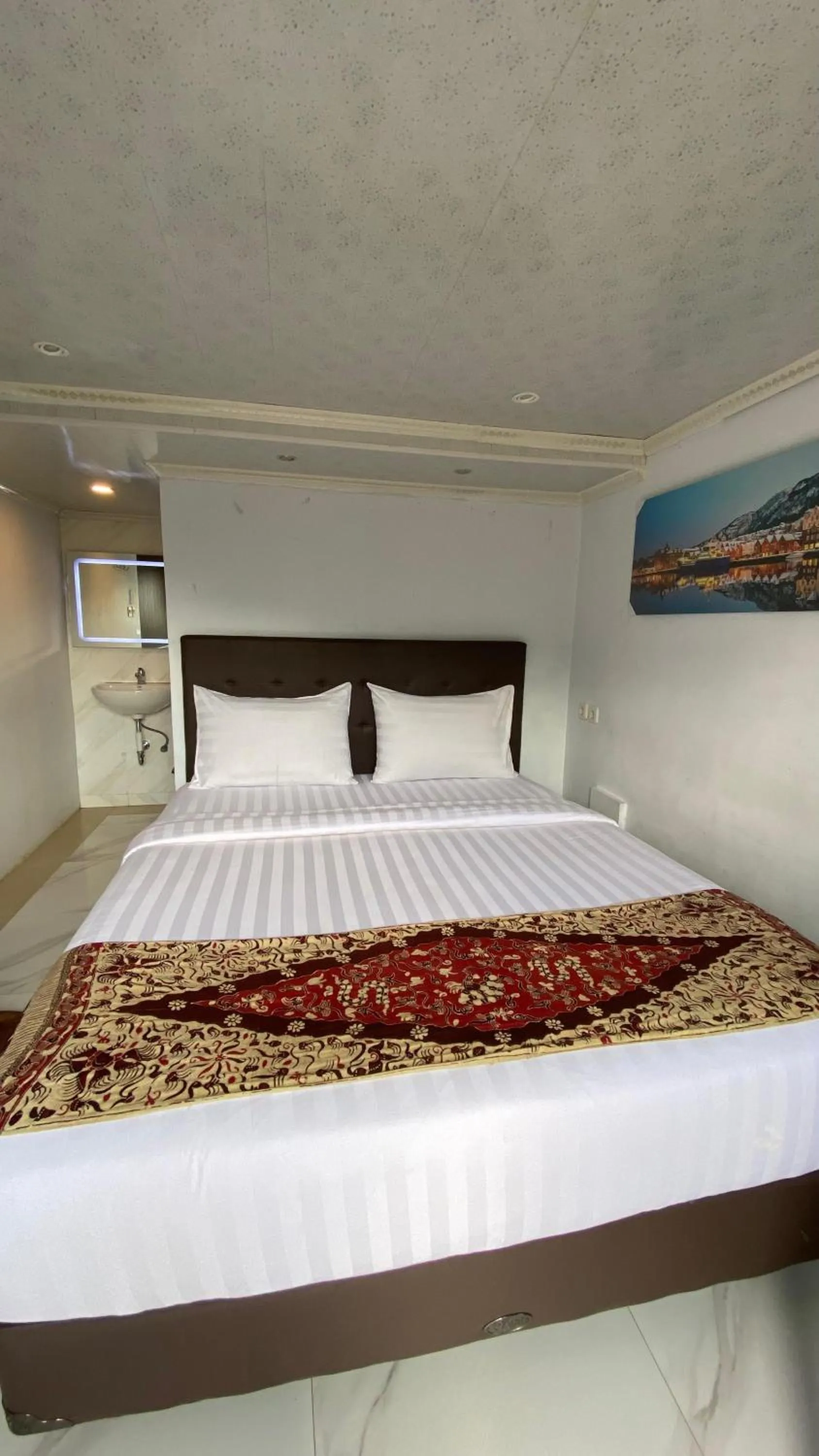 Queen Room with Garden View in De Pointé Resort & Resto