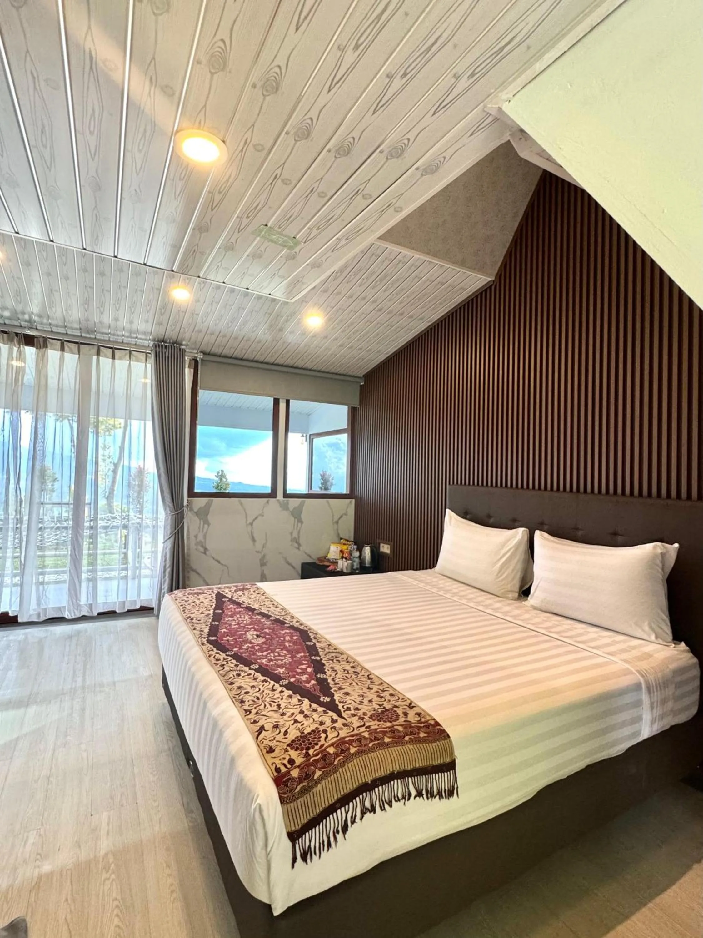 Superior Queen Room in De Pointé Resort & Resto